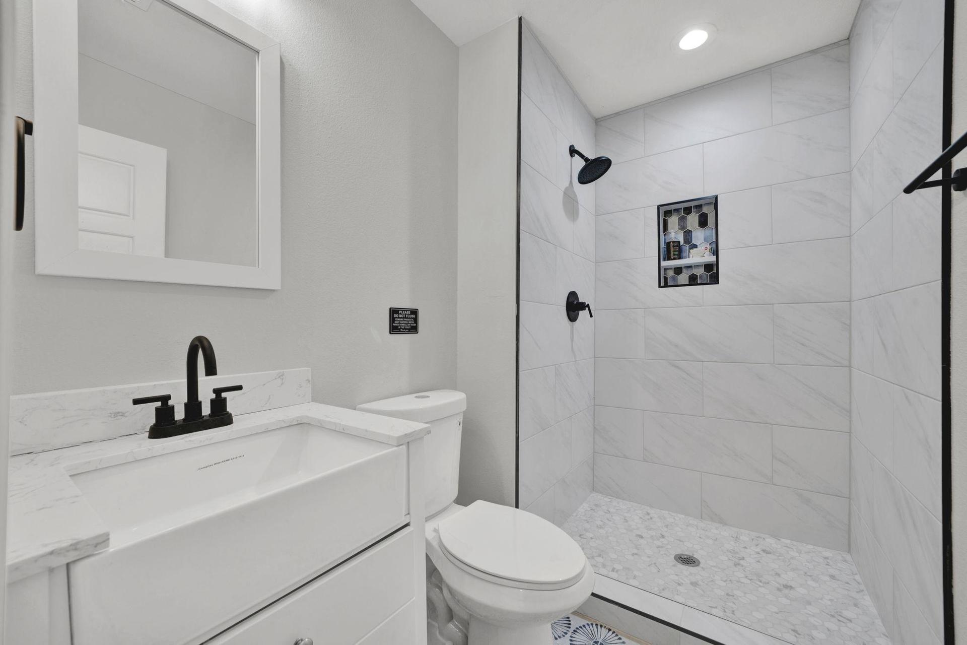Private Bathroom with Room 7