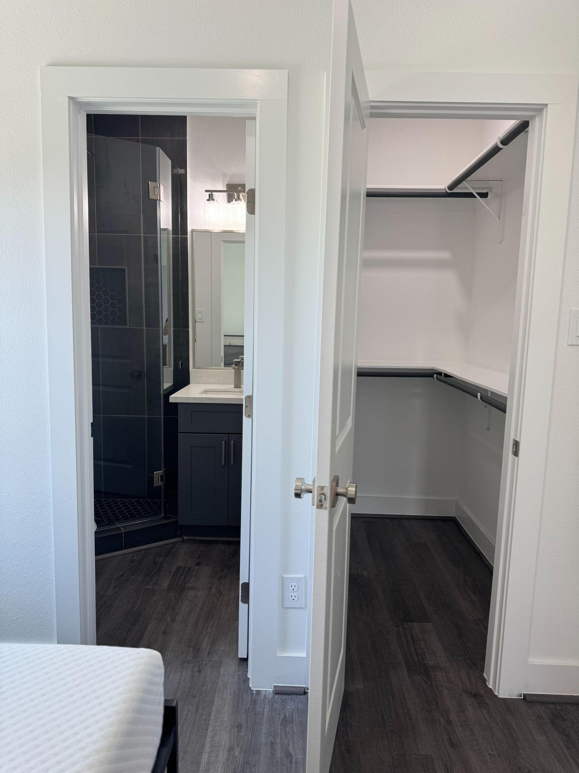 The Jobs Private Bath and Walk In Closet