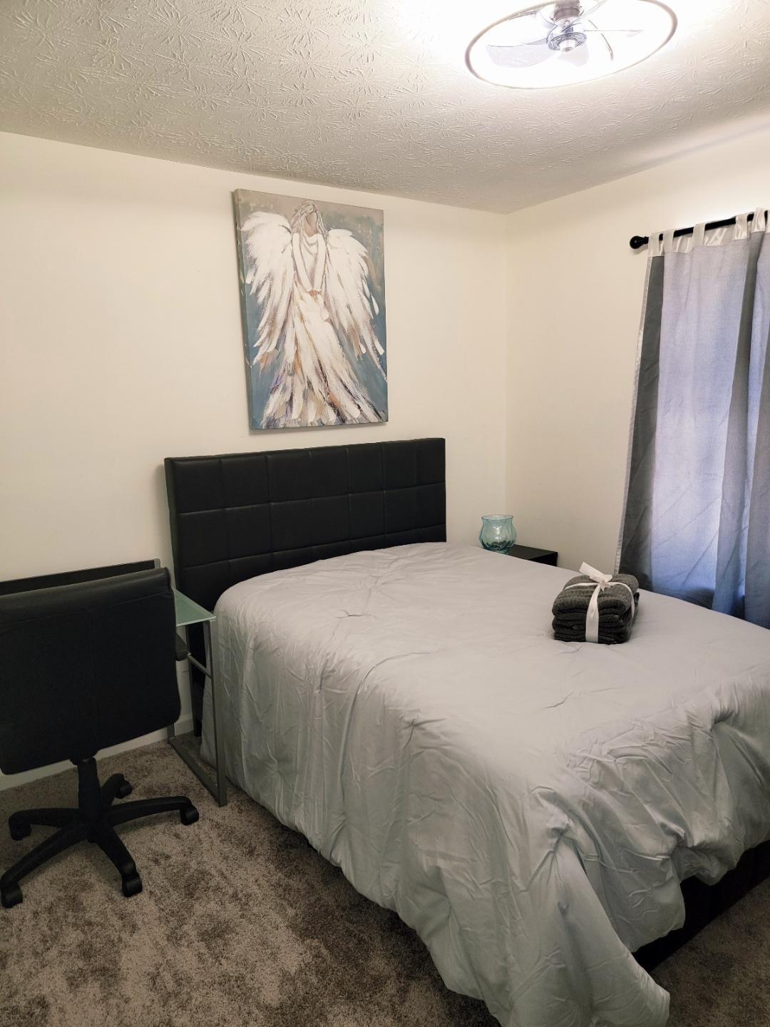BEDROOM A
43 IN TV AND DESK FULL BED COMES WITH TOWELS AND BEDDING ALL YOU NEED IS PILLOWS