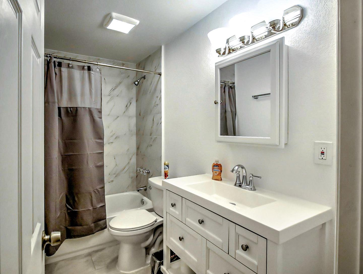 Bathroom(s)