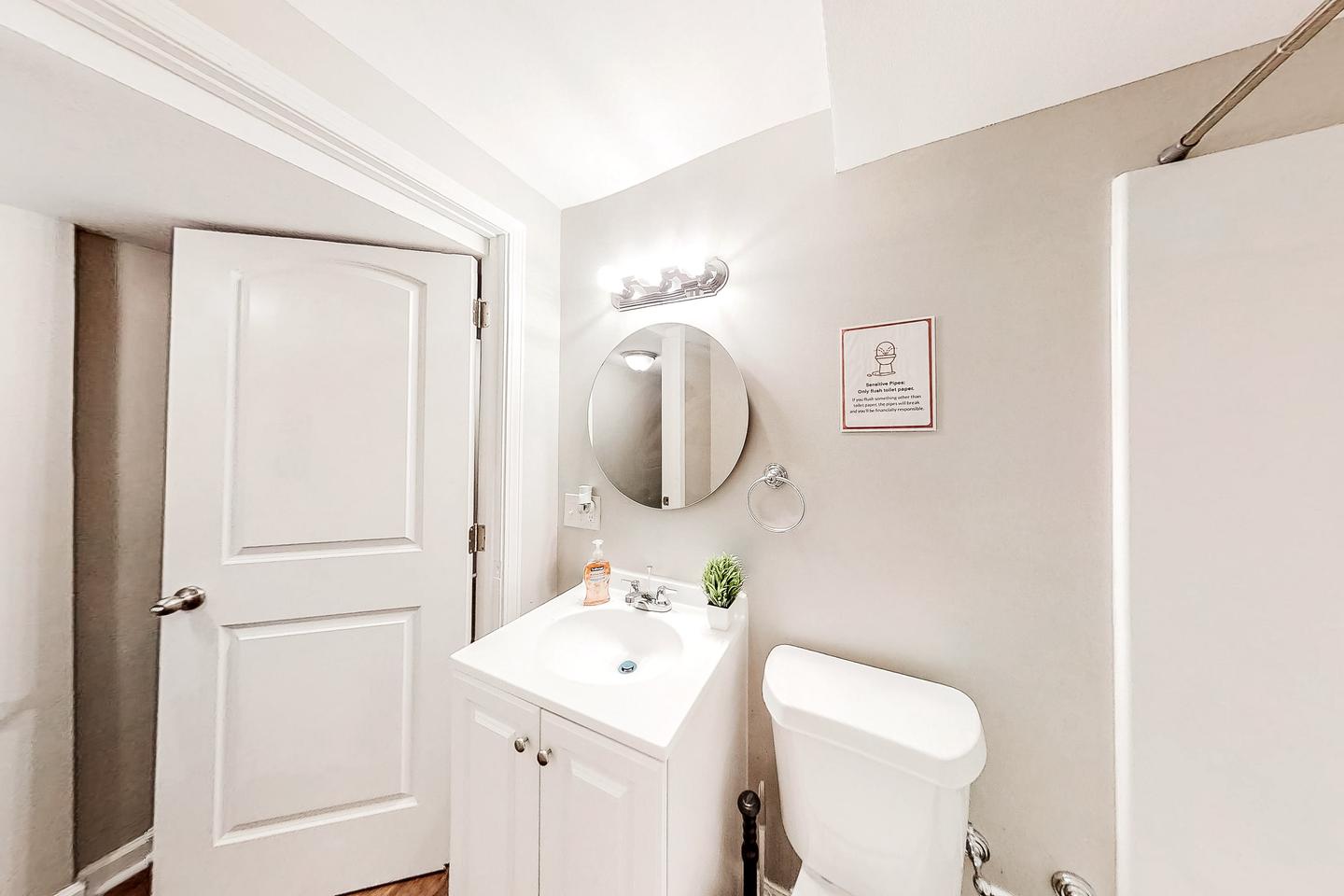 Bathroom(s)