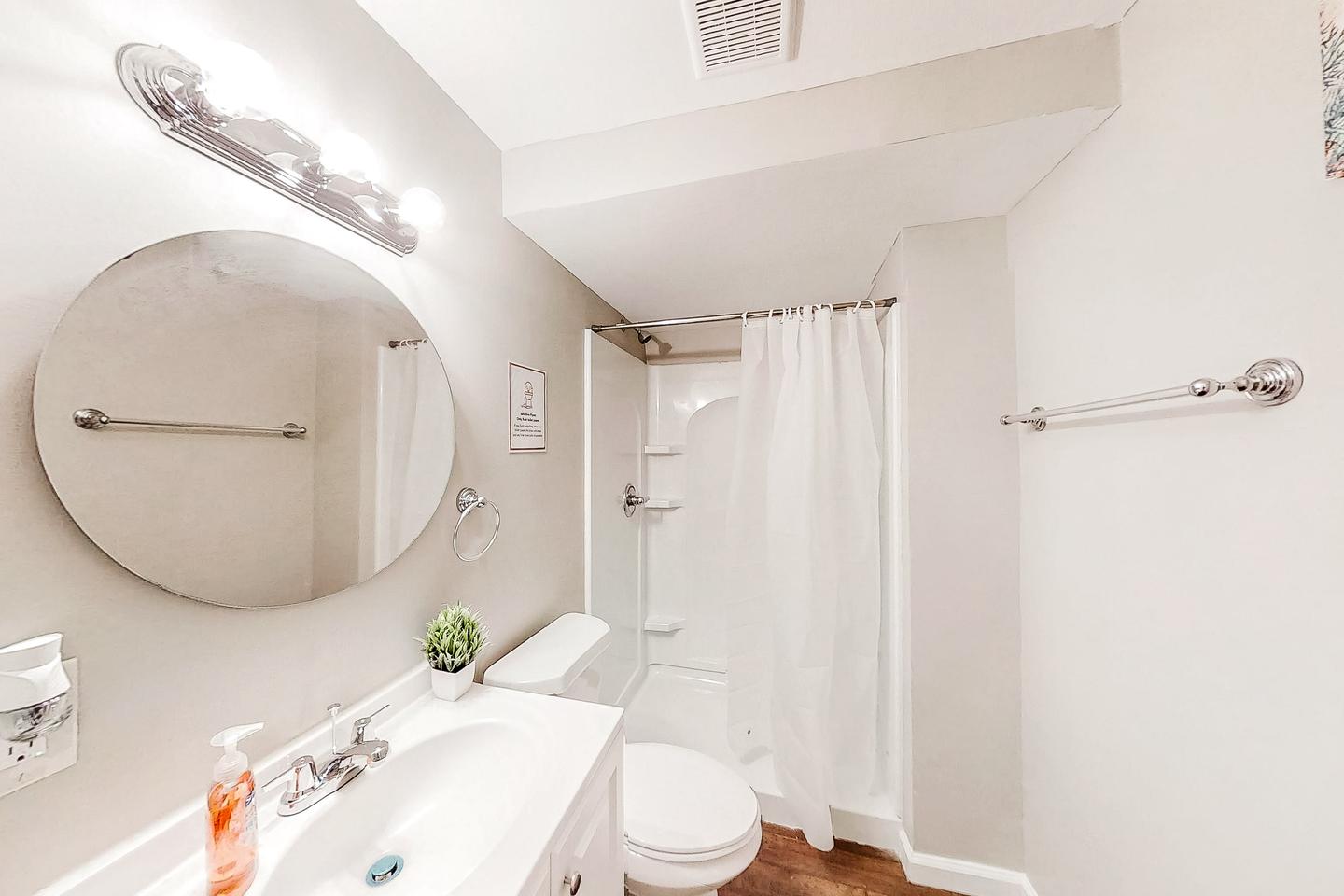 Bathroom(s)