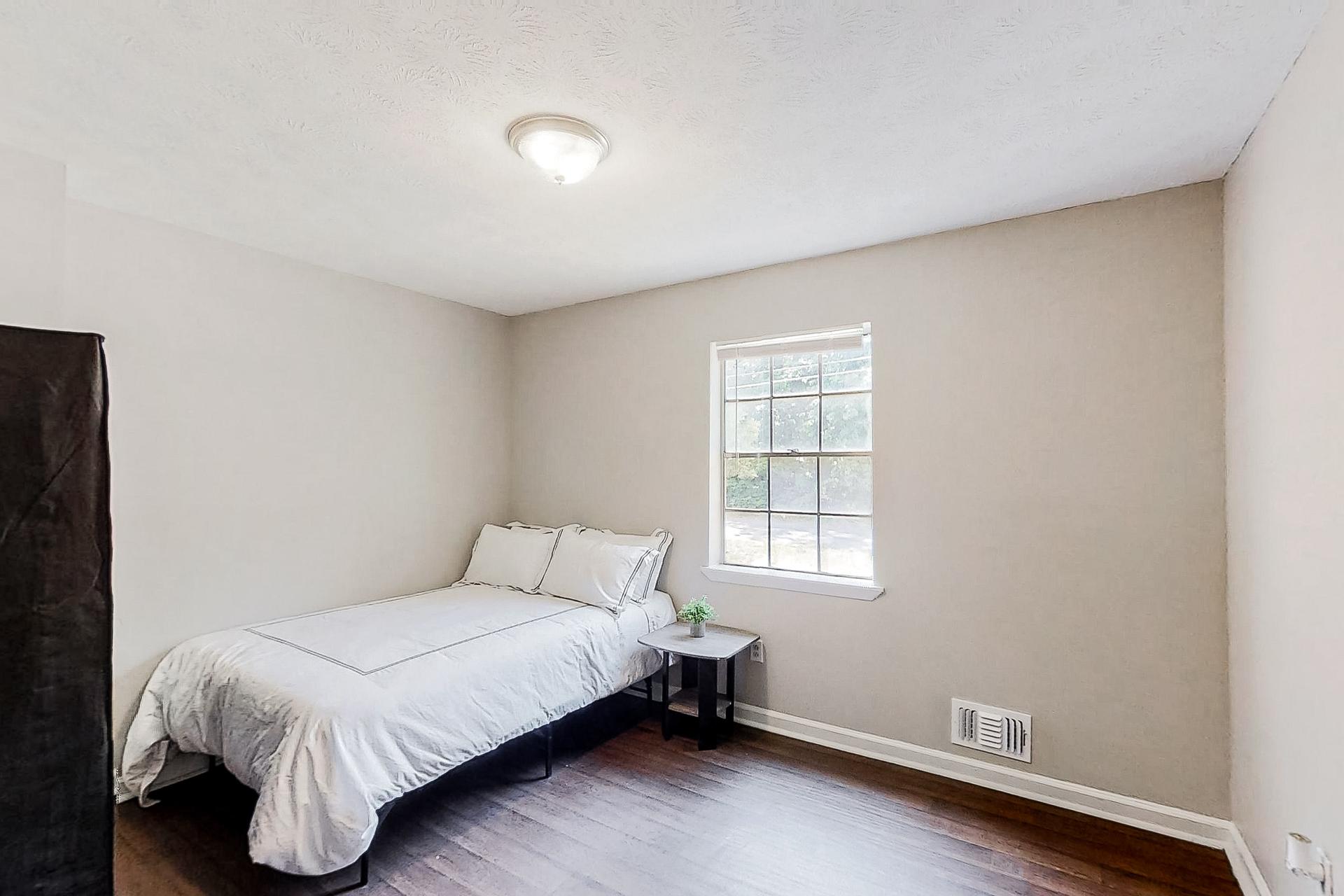 bedroom, detected: bed, window blind