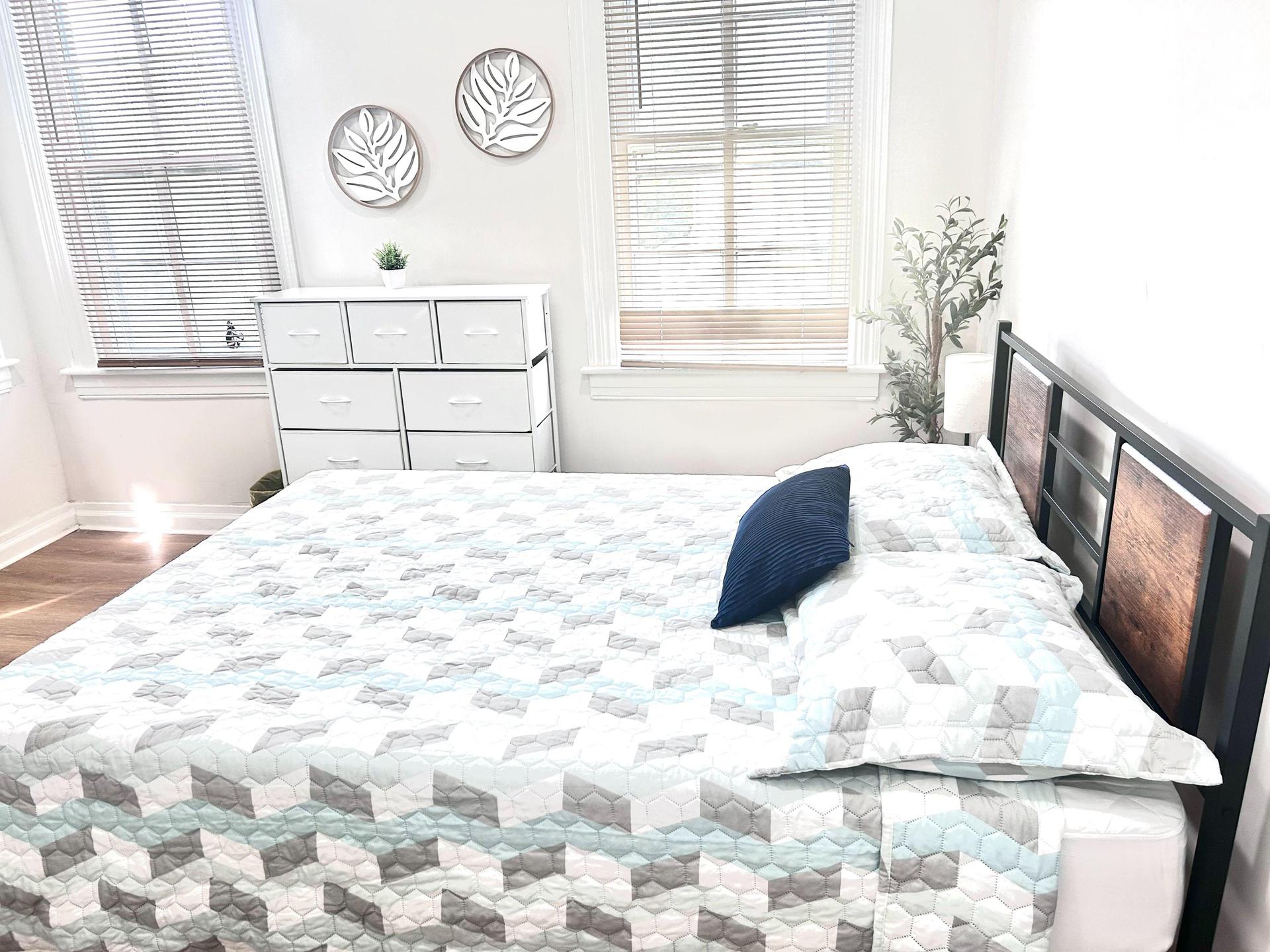 Room with Full very comfy bed, with smart tv .
