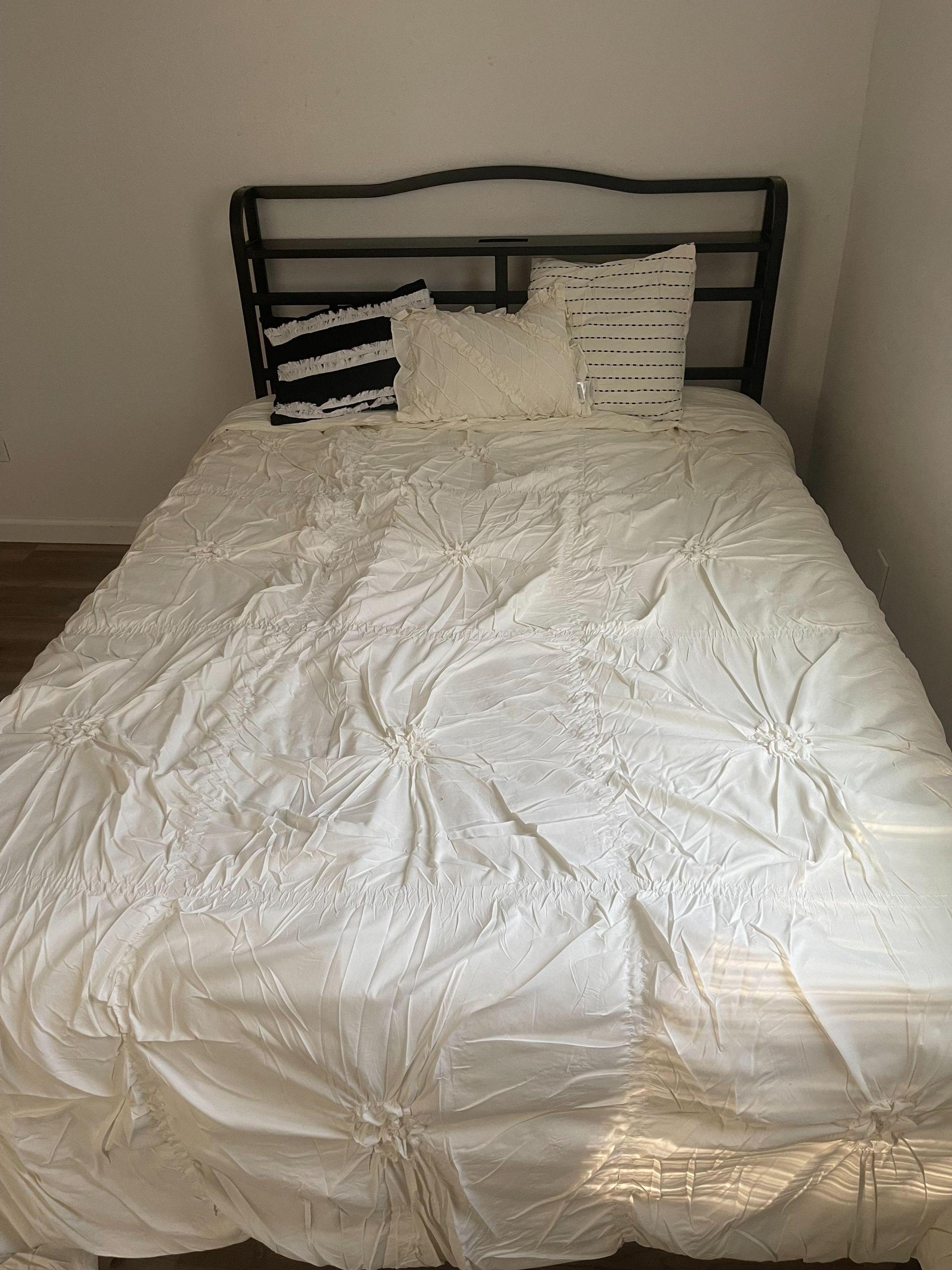 full/double bed (frame and mattress w/pad)