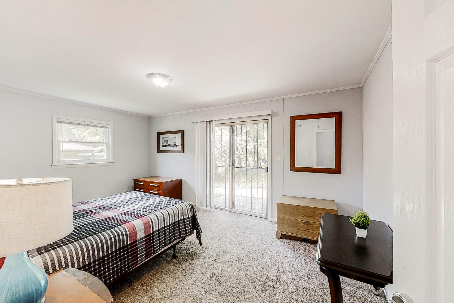 bedroom, detected: bed, window blind