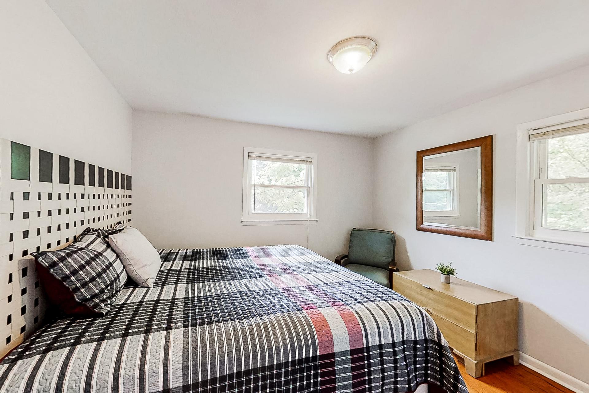 bedroom, detected: bed, window blind