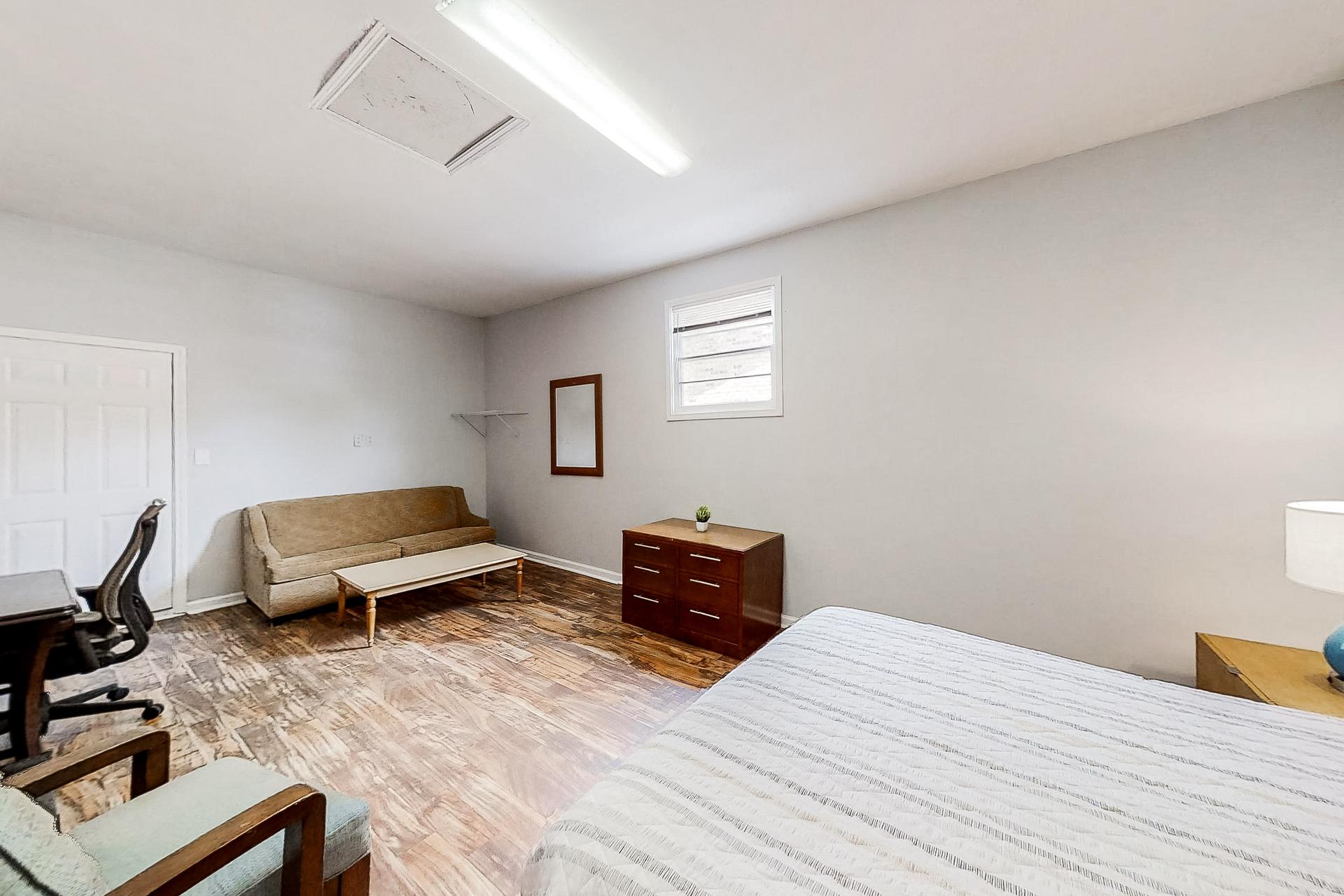 bedroom, detected: bed, window blind