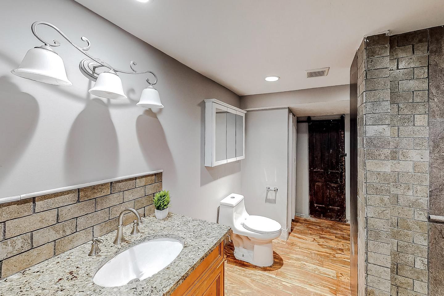 Bathroom(s)