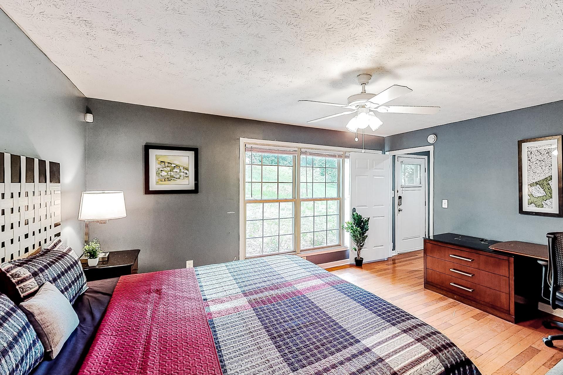 bedroom, detected: bed, ceiling fan, window blind