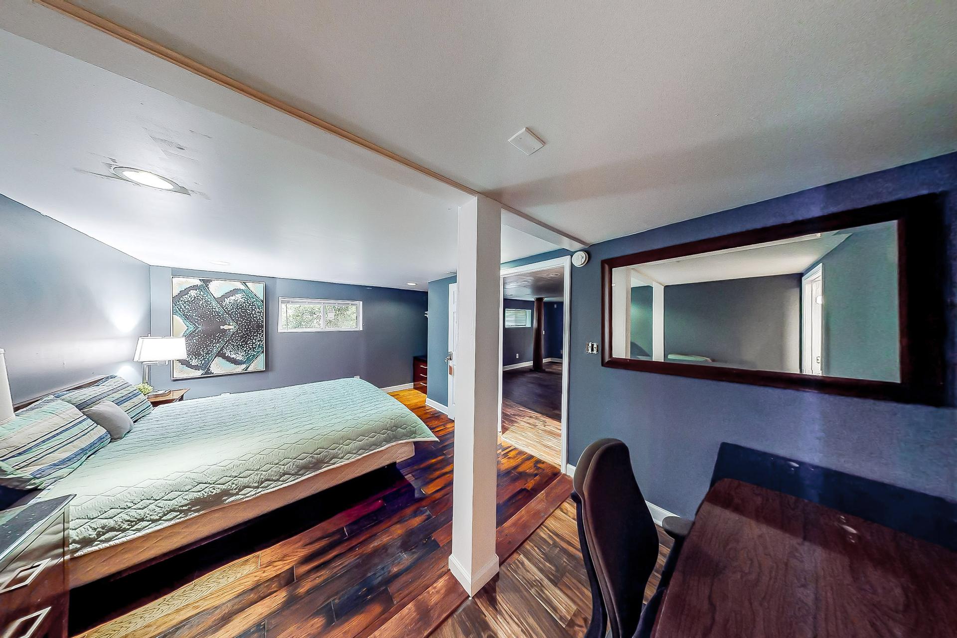 bedroom, detected: bed, window blind