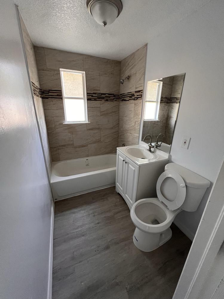 Bathroom(s)