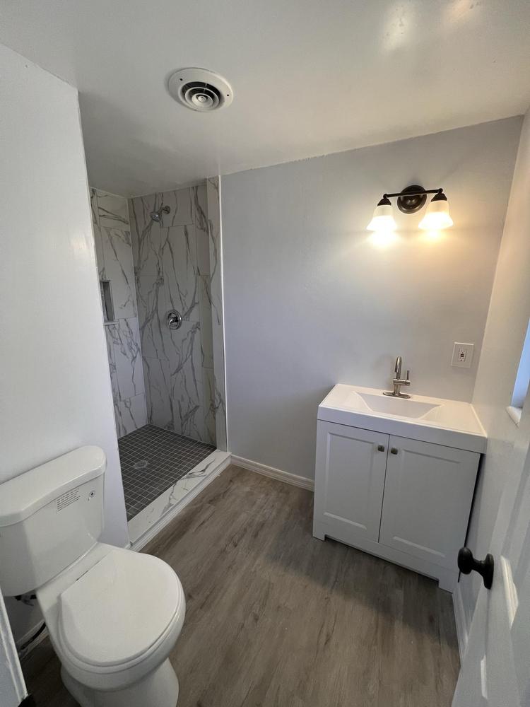 Bathroom(s)