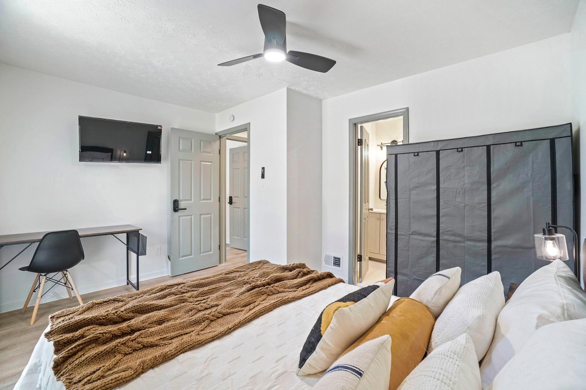 bedroom, detected:bed, ceiling fan