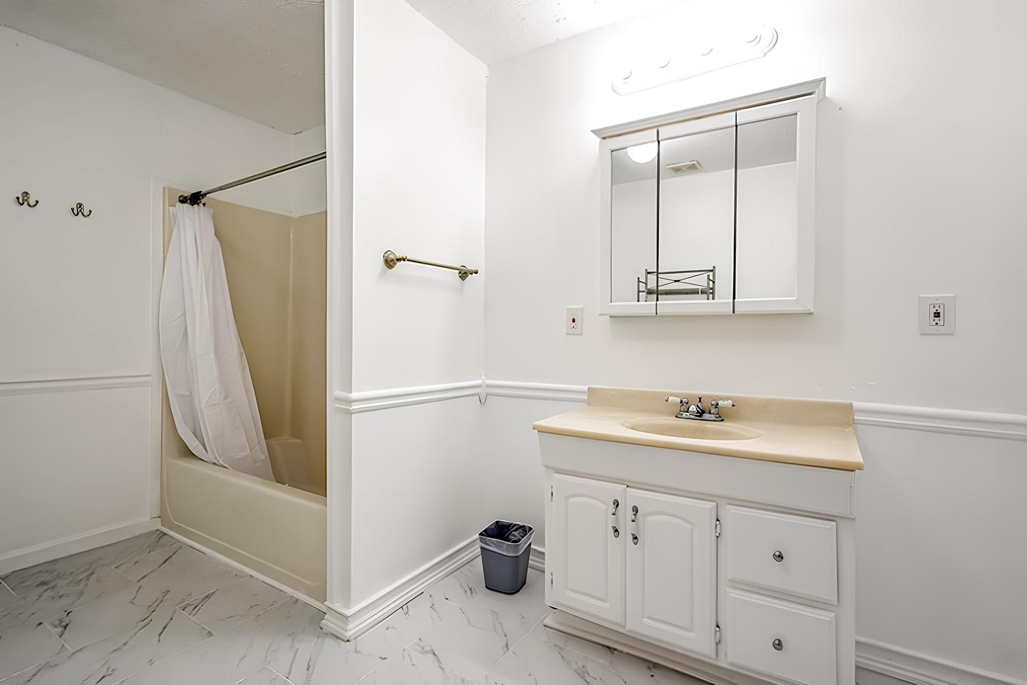 Bathroom(s)