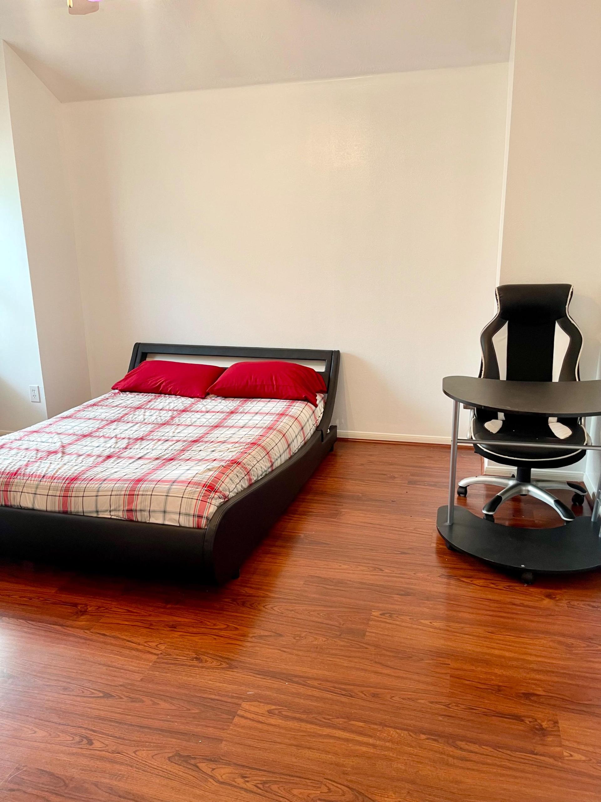 Queen, bed and work area