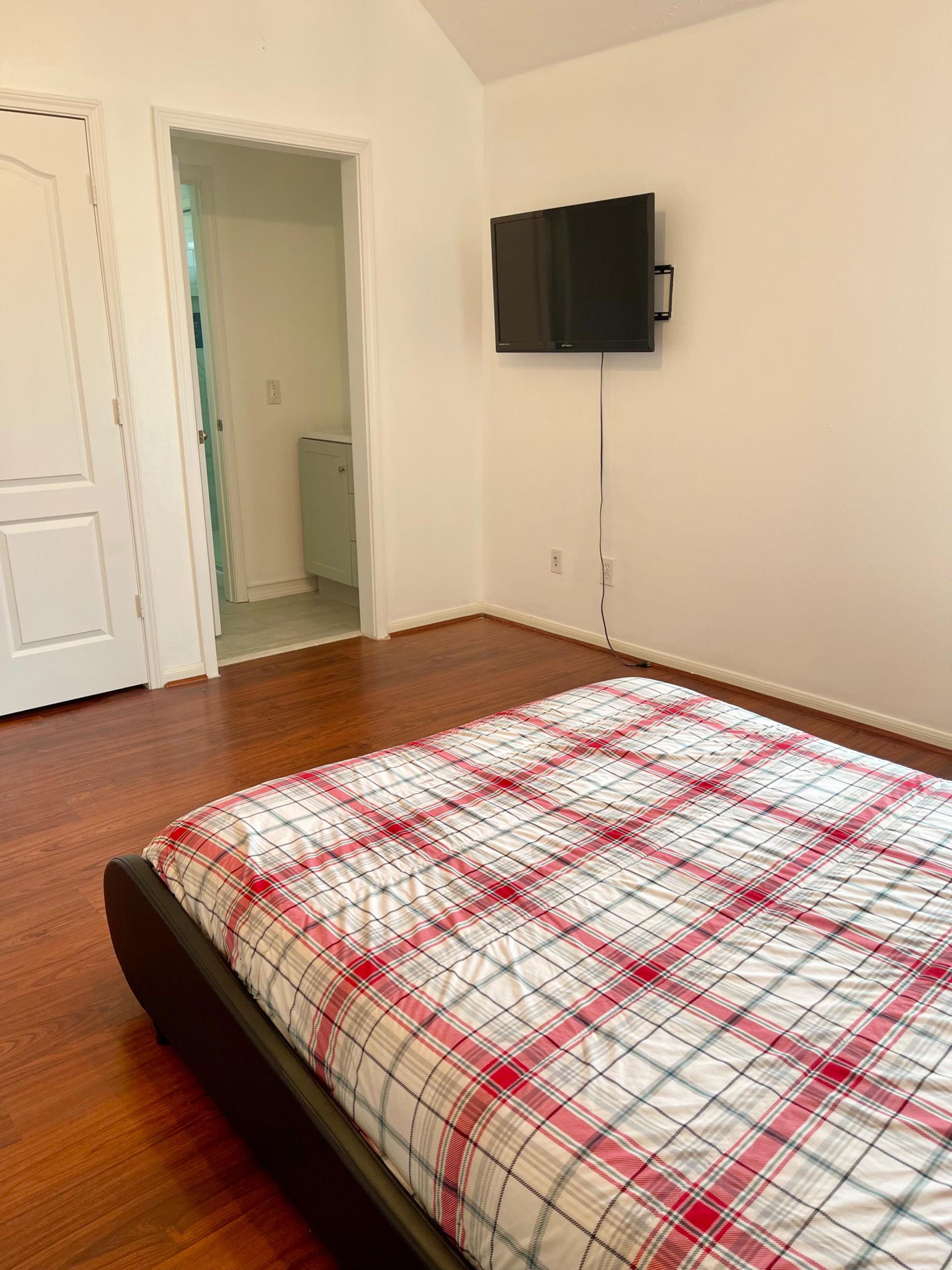 Wall mount TV