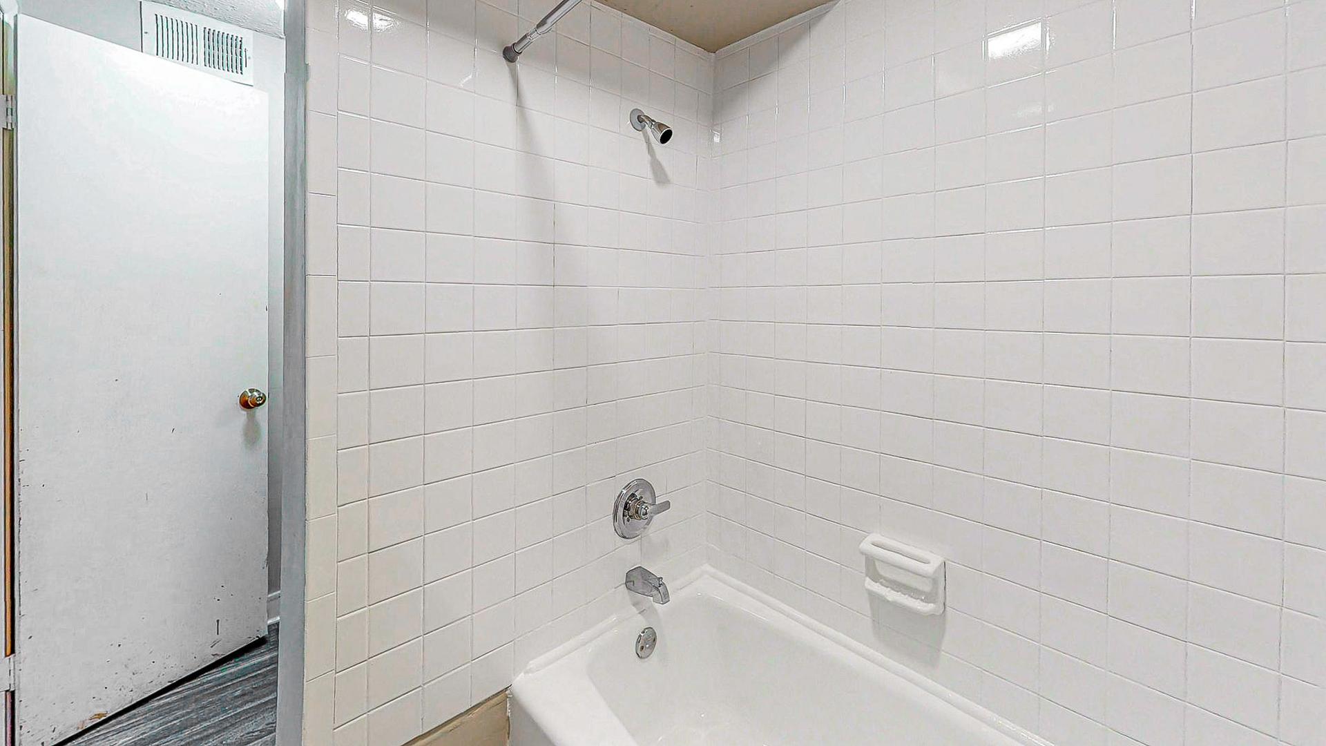 Bathroom(s)