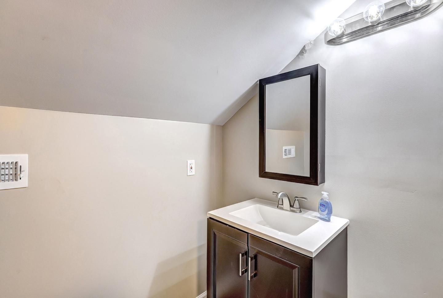 Bathroom(s)