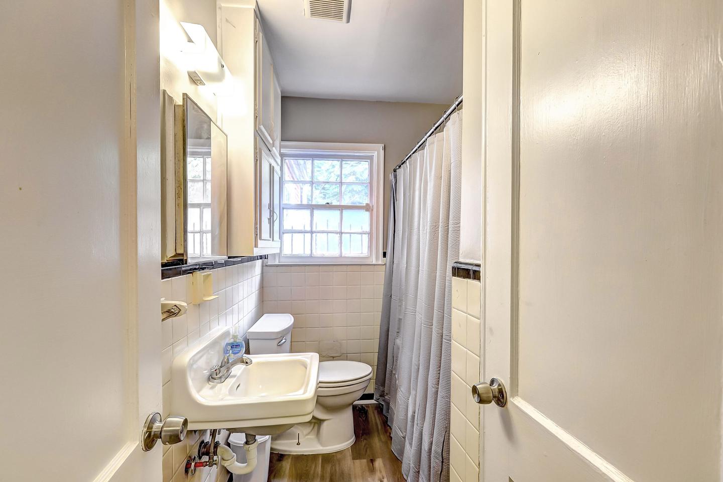 Bathroom(s)