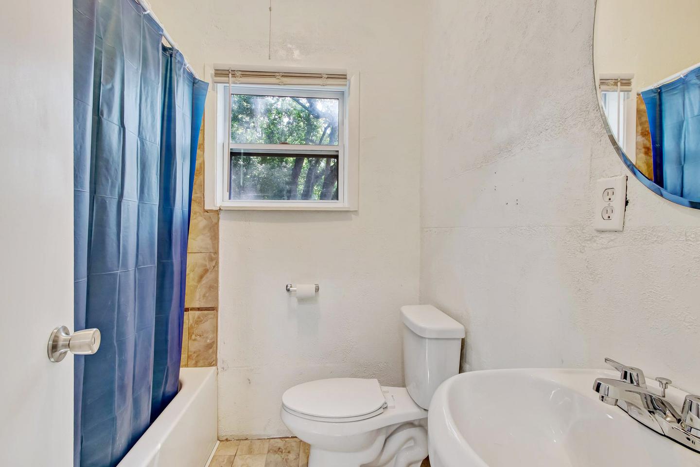 Bathroom(s)