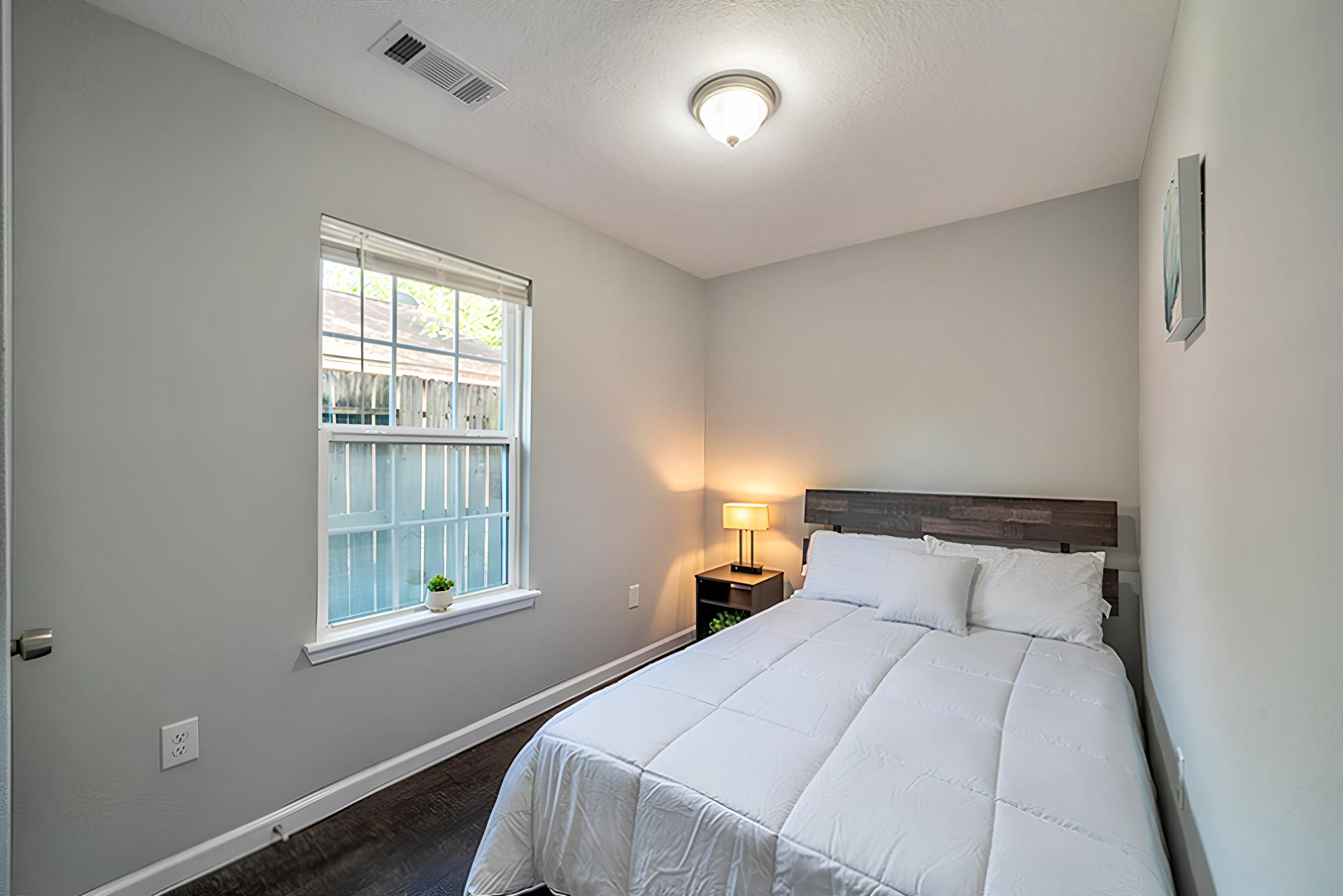 bedroom, detected: bed, window blind