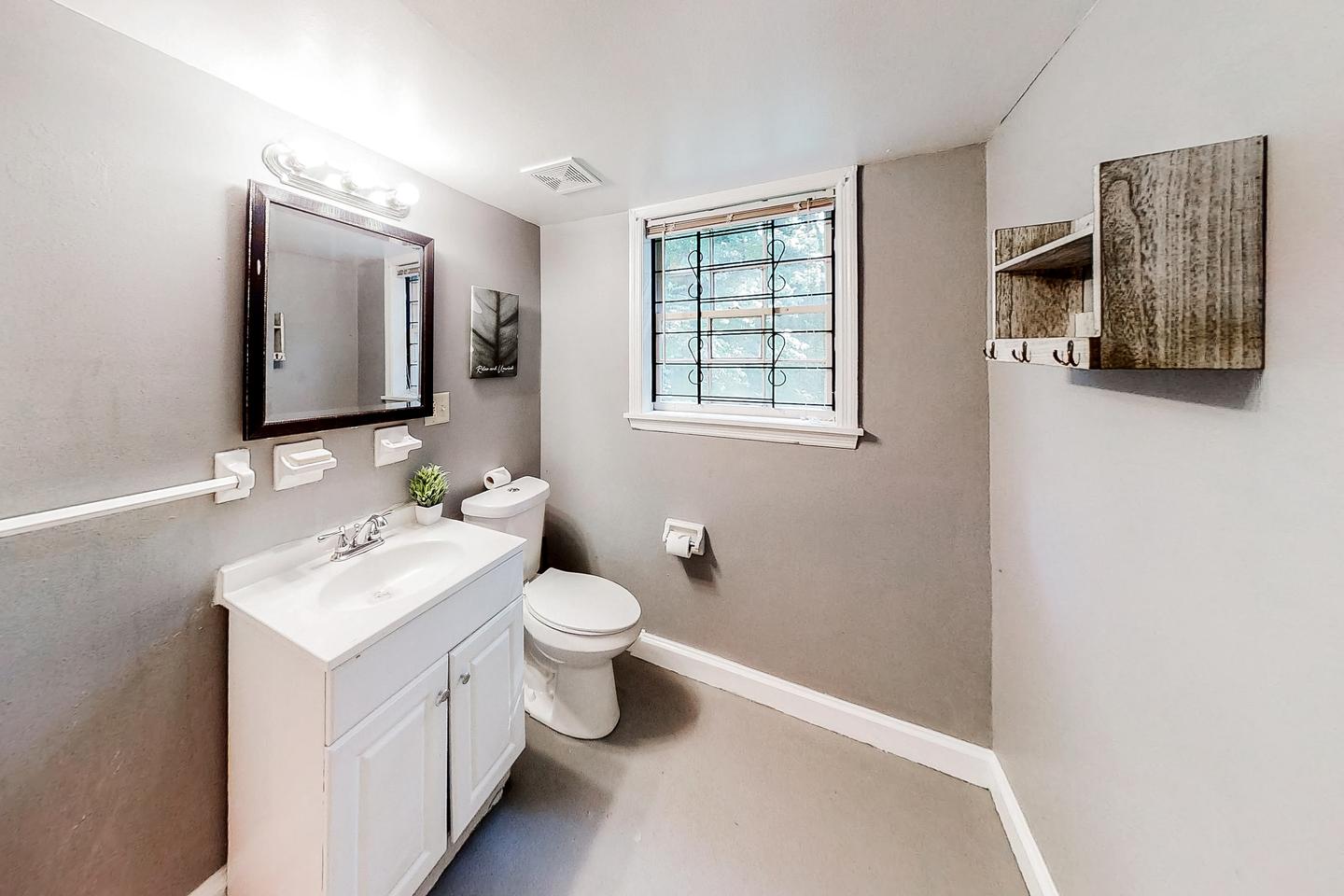 Bathroom(s)
