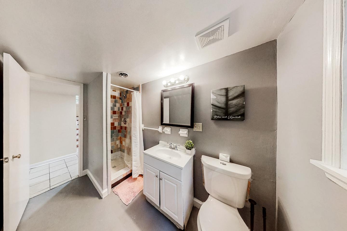 Bathroom(s)