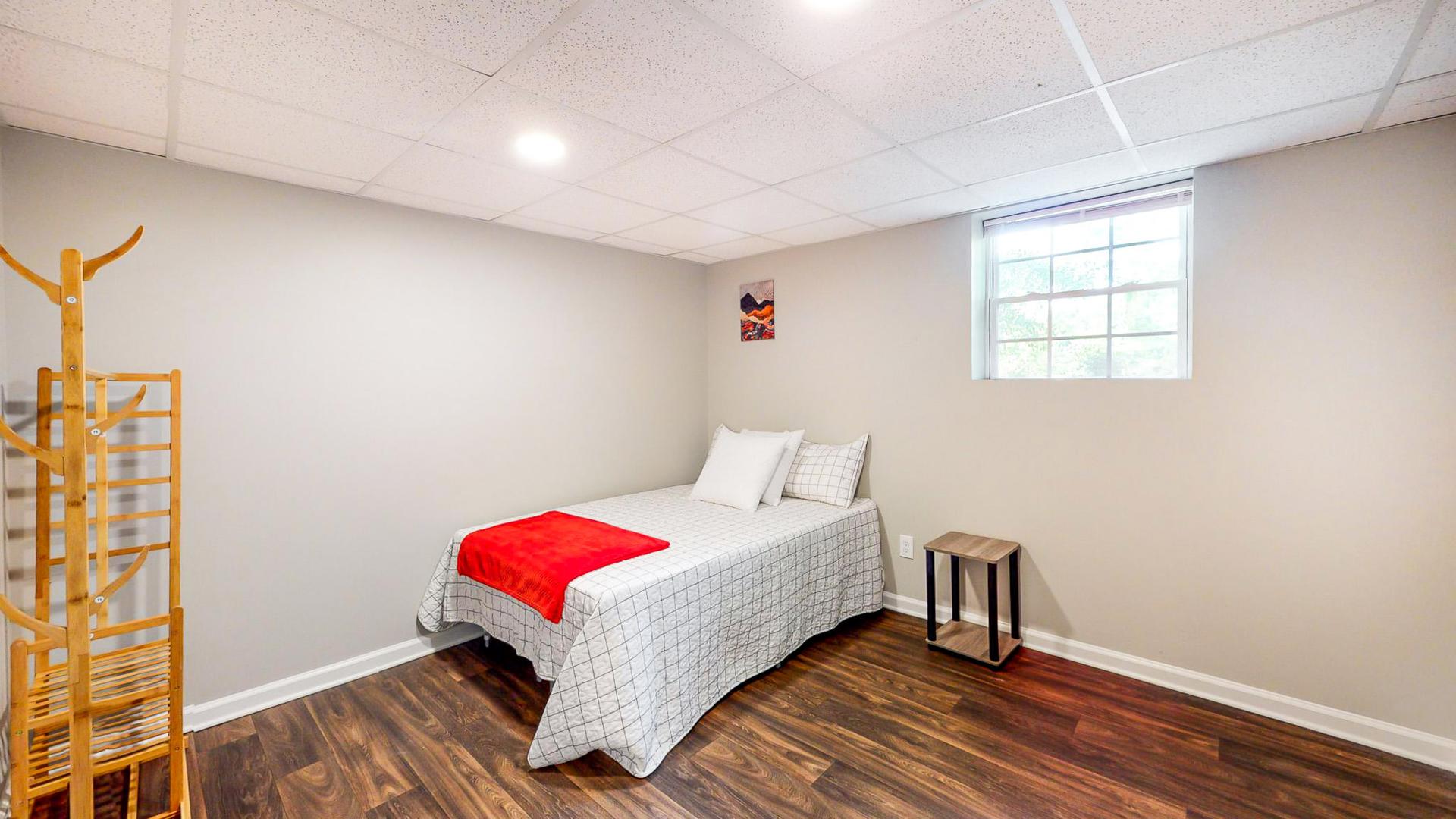bedroom, detected: bed, window blind