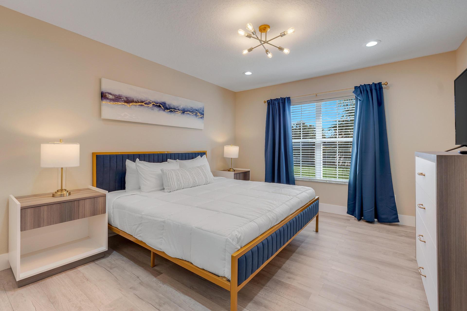 King Bed En Suite – Modern, Private, and Fully Furnished