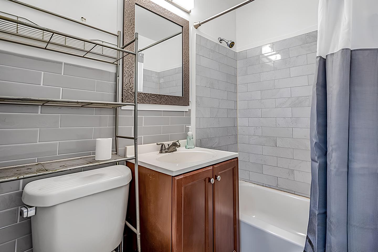 Bathroom(s)