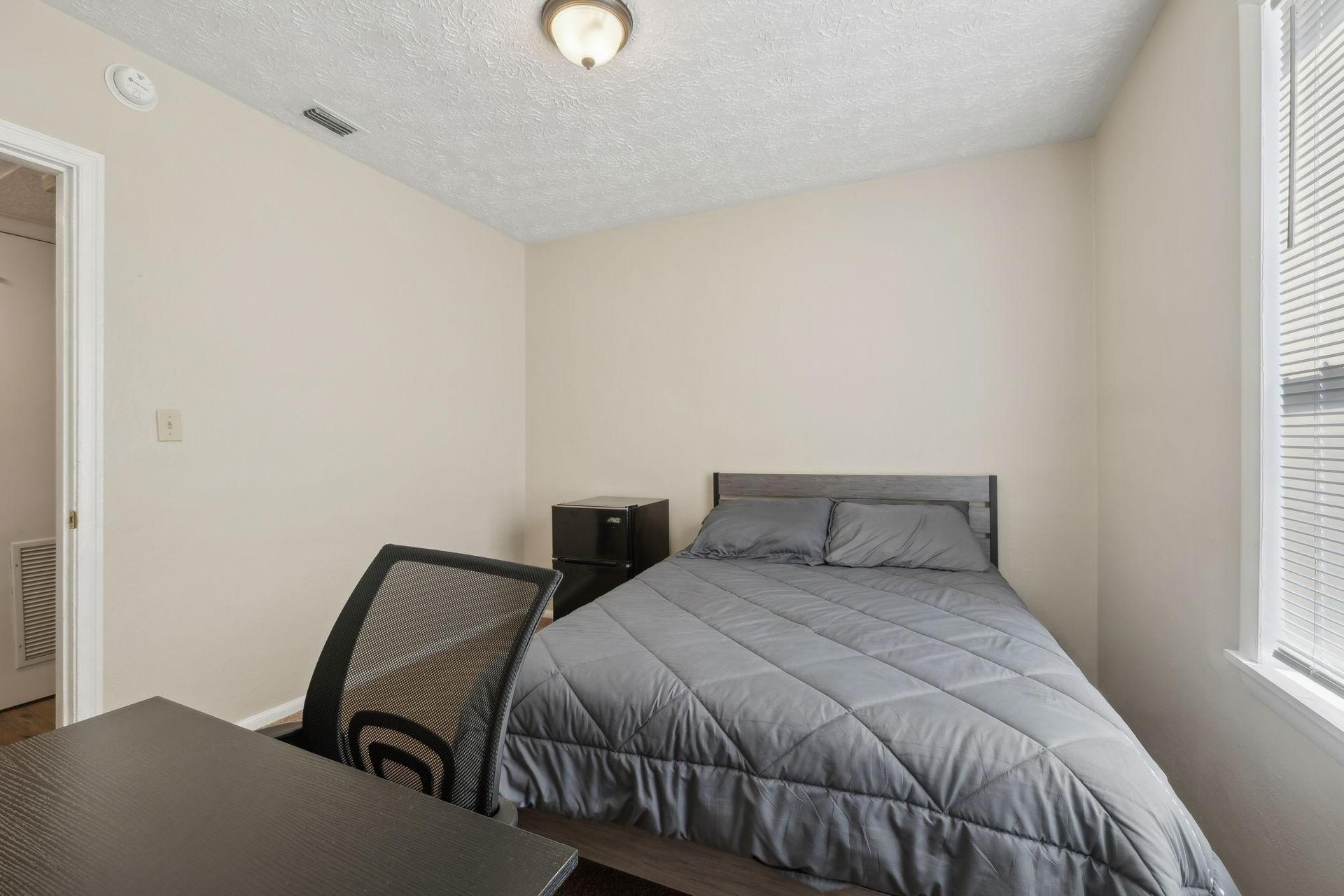 This bedroom has 2 closet