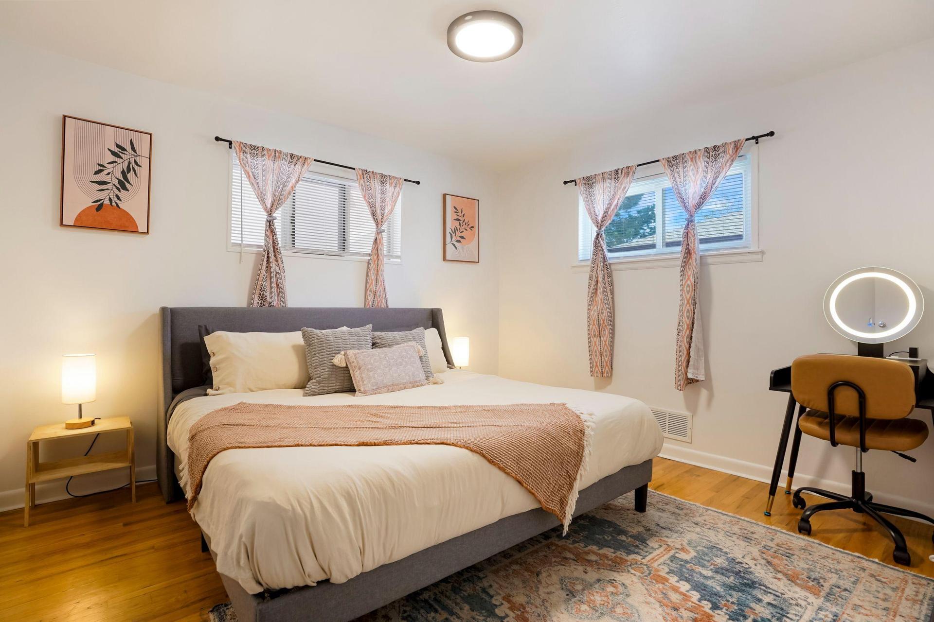 Bedroom 2 (King)