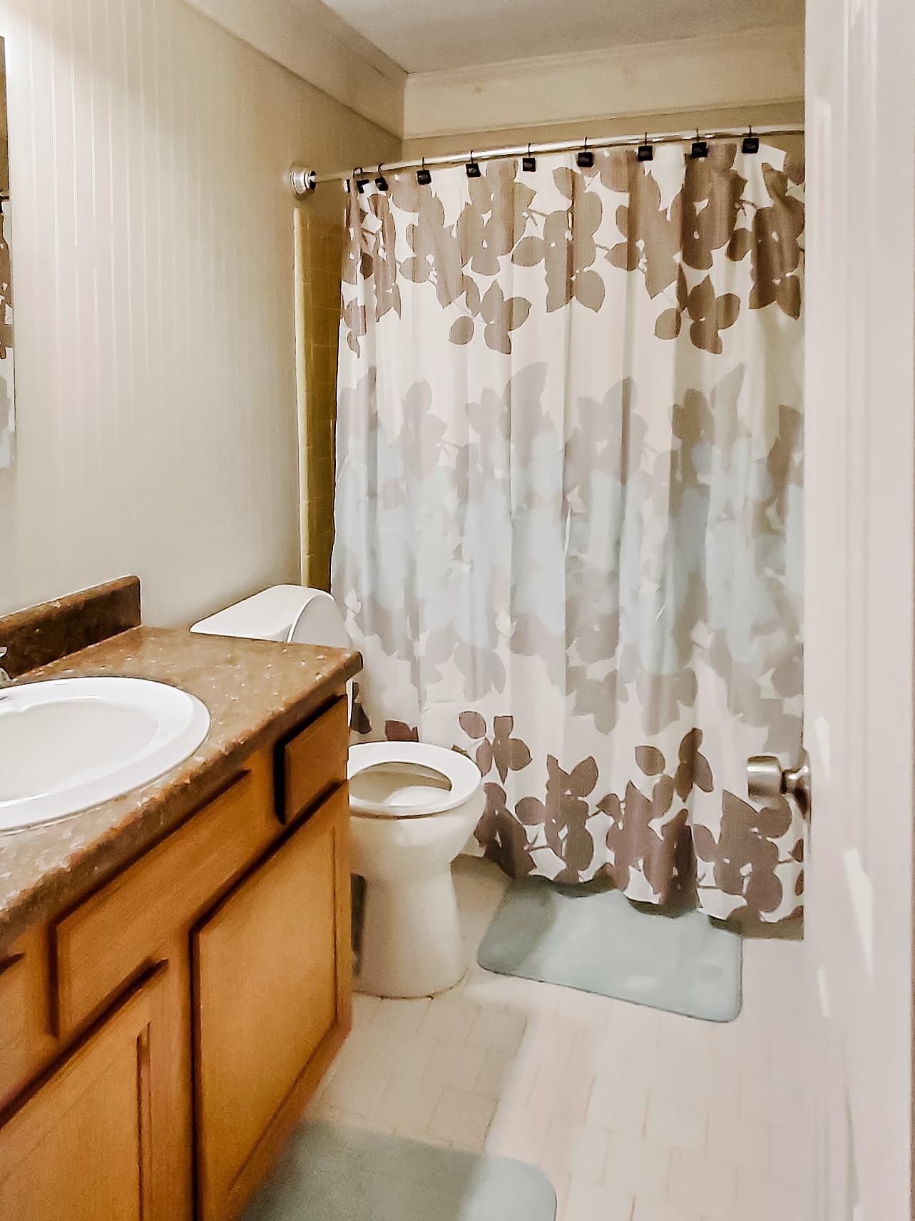 Bathroom(s)