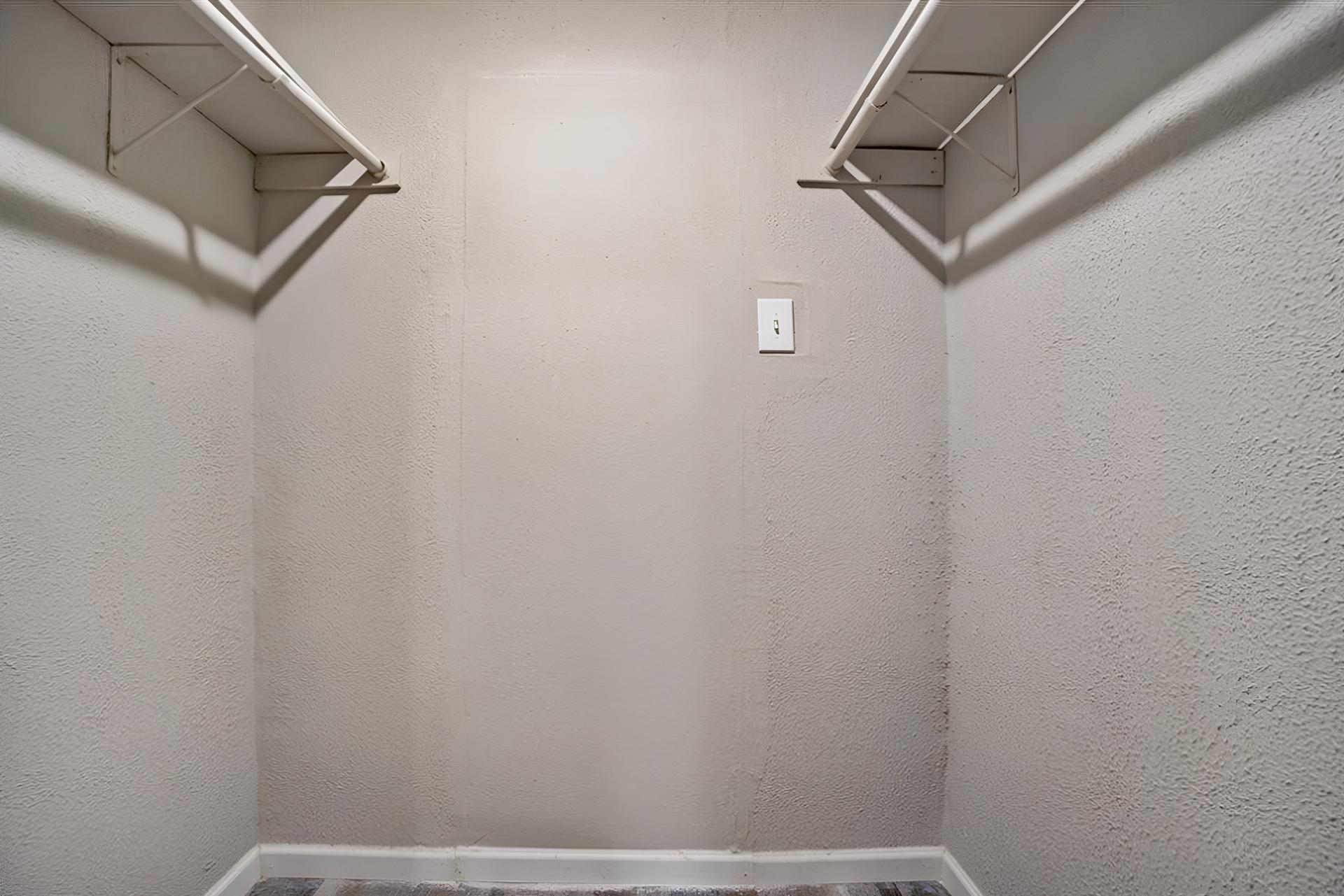 Disclaimer: This photo has been virtually staged. Not all furnishings seen will be included. Please view the virtual tour.