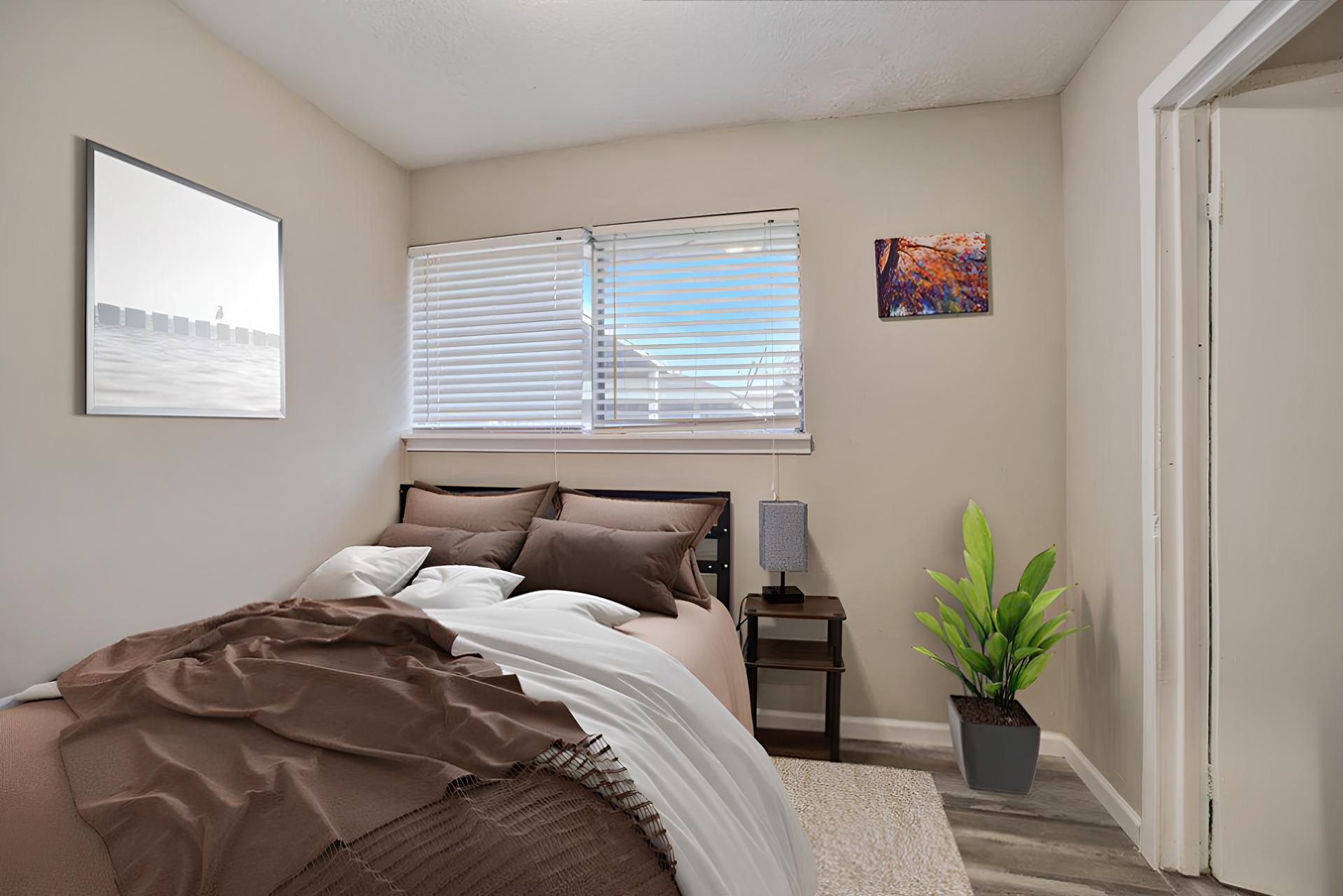 Disclaimer: This photo has been virtually staged. Not all furnishings seen will be included. Please view the virtual tour.