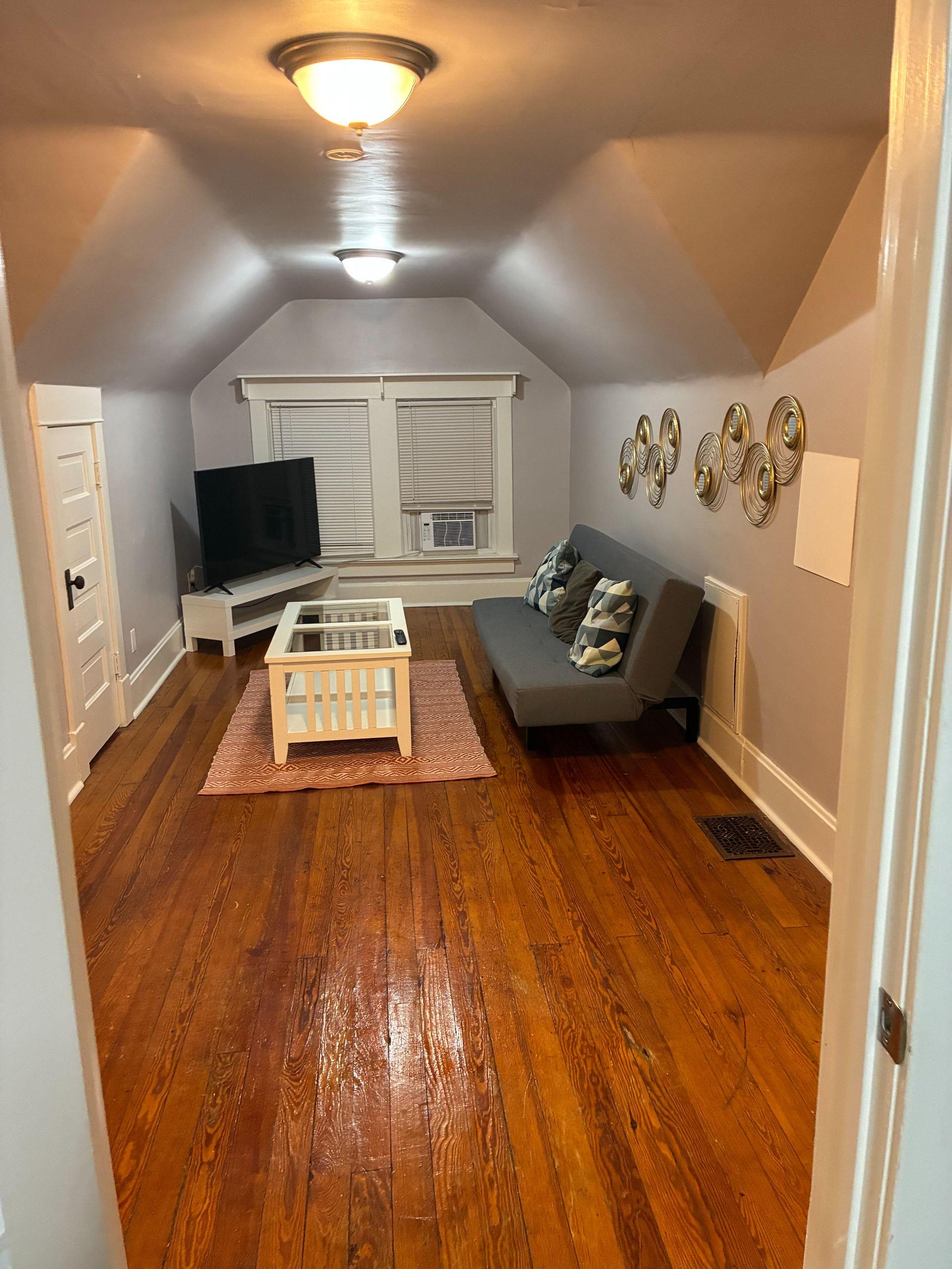 livinf room for room 5