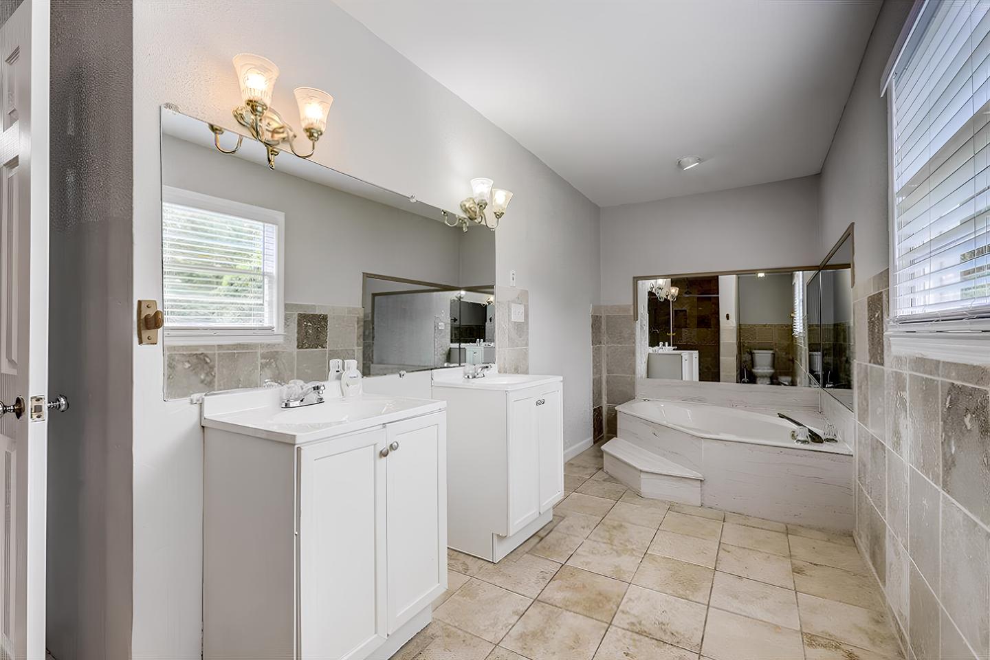 Bathroom(s)