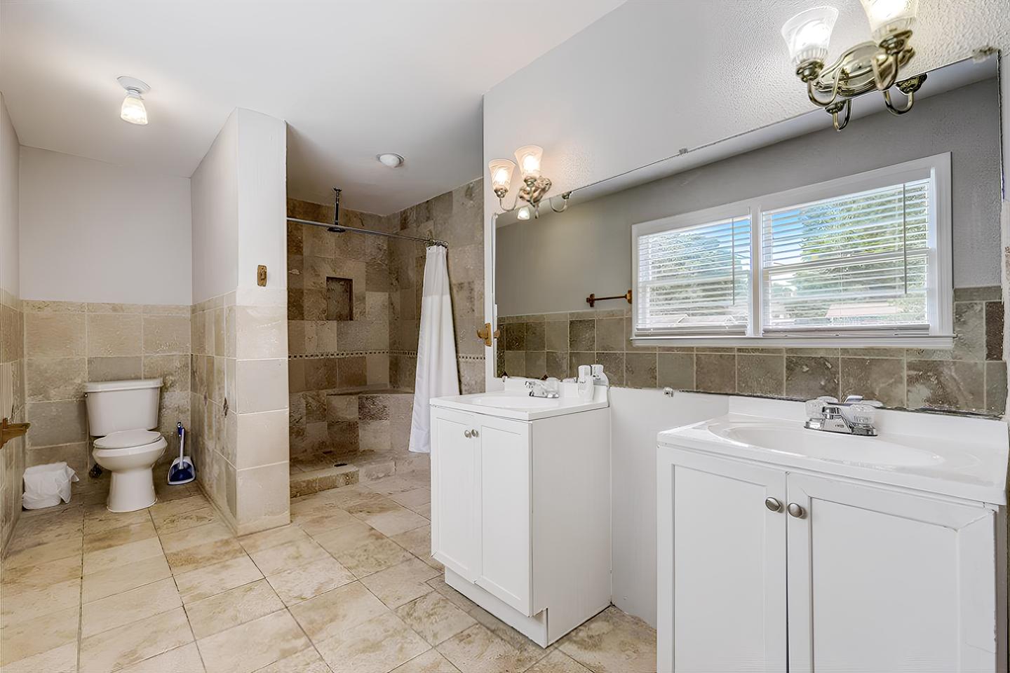 Bathroom(s)