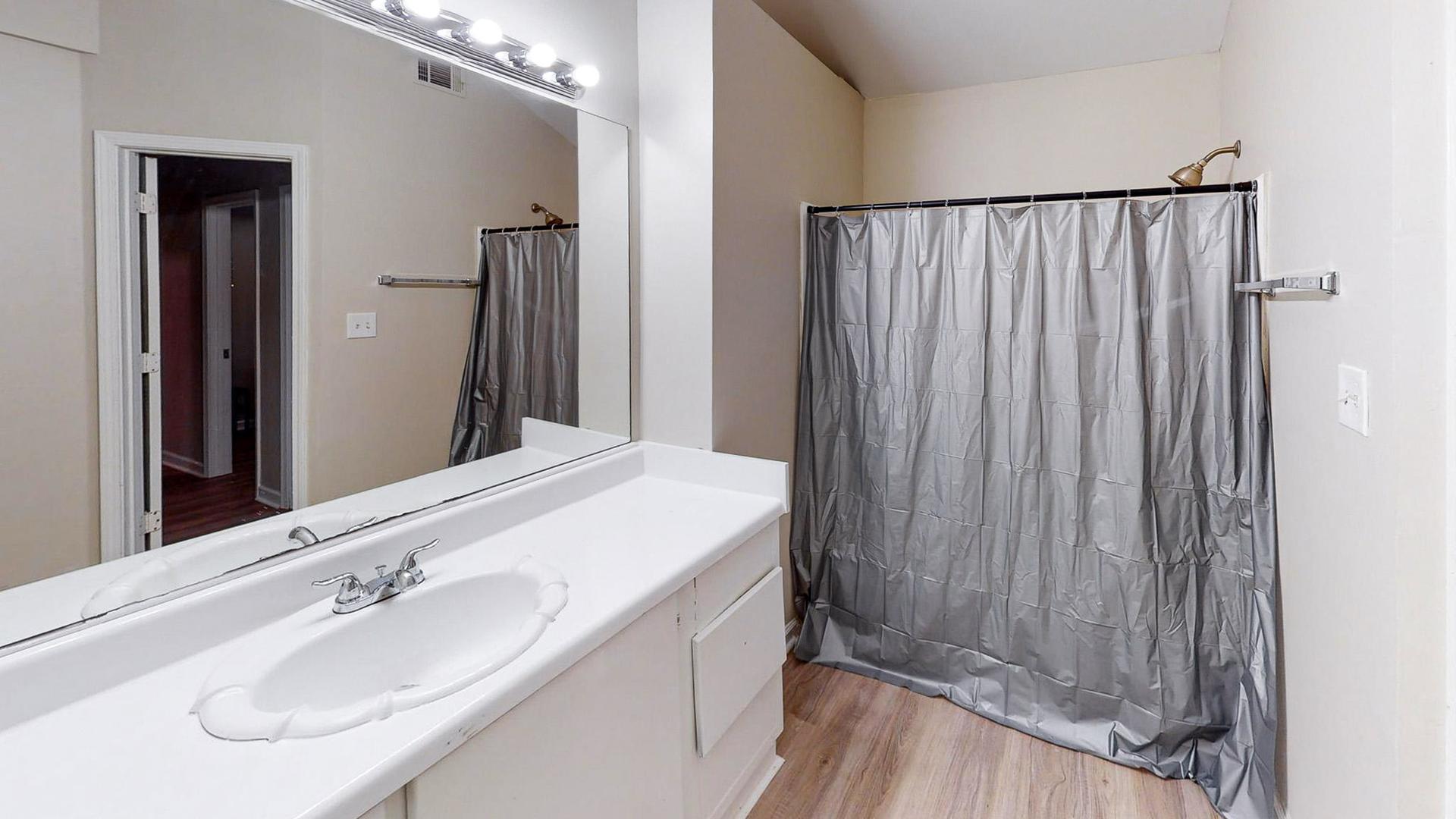 Bathroom(s)