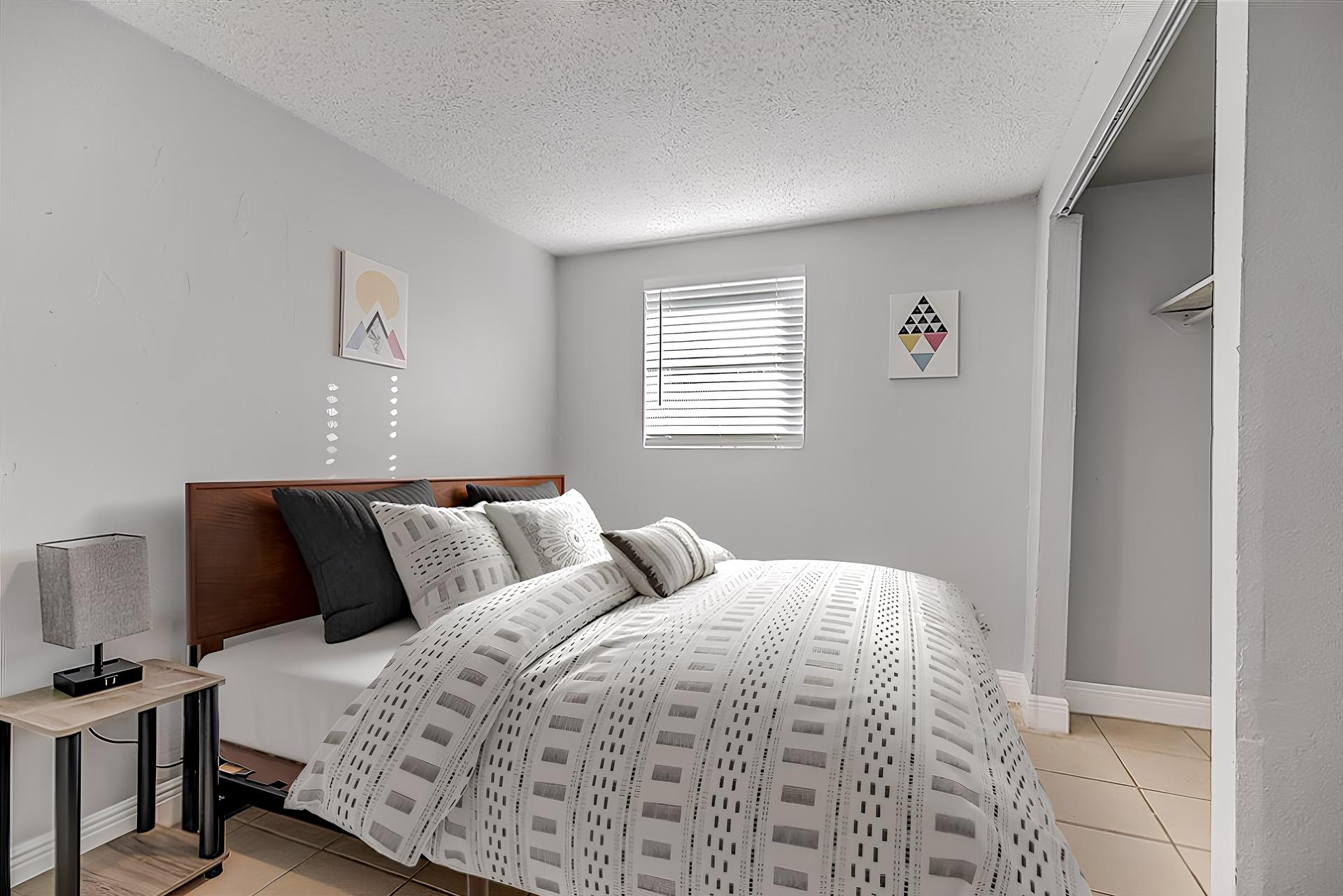 bedroom, detected: bed, window blind