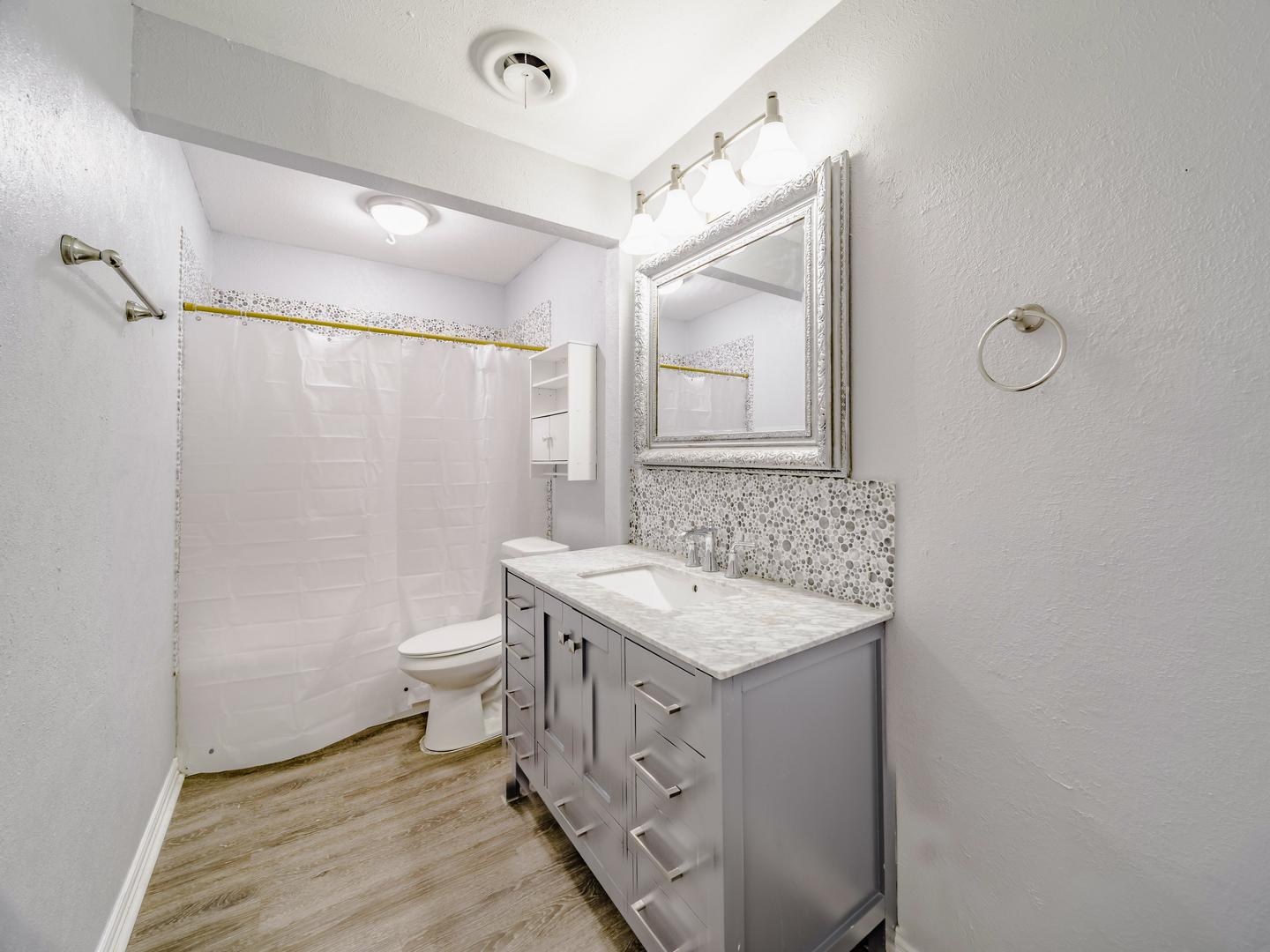 Bathroom(s)