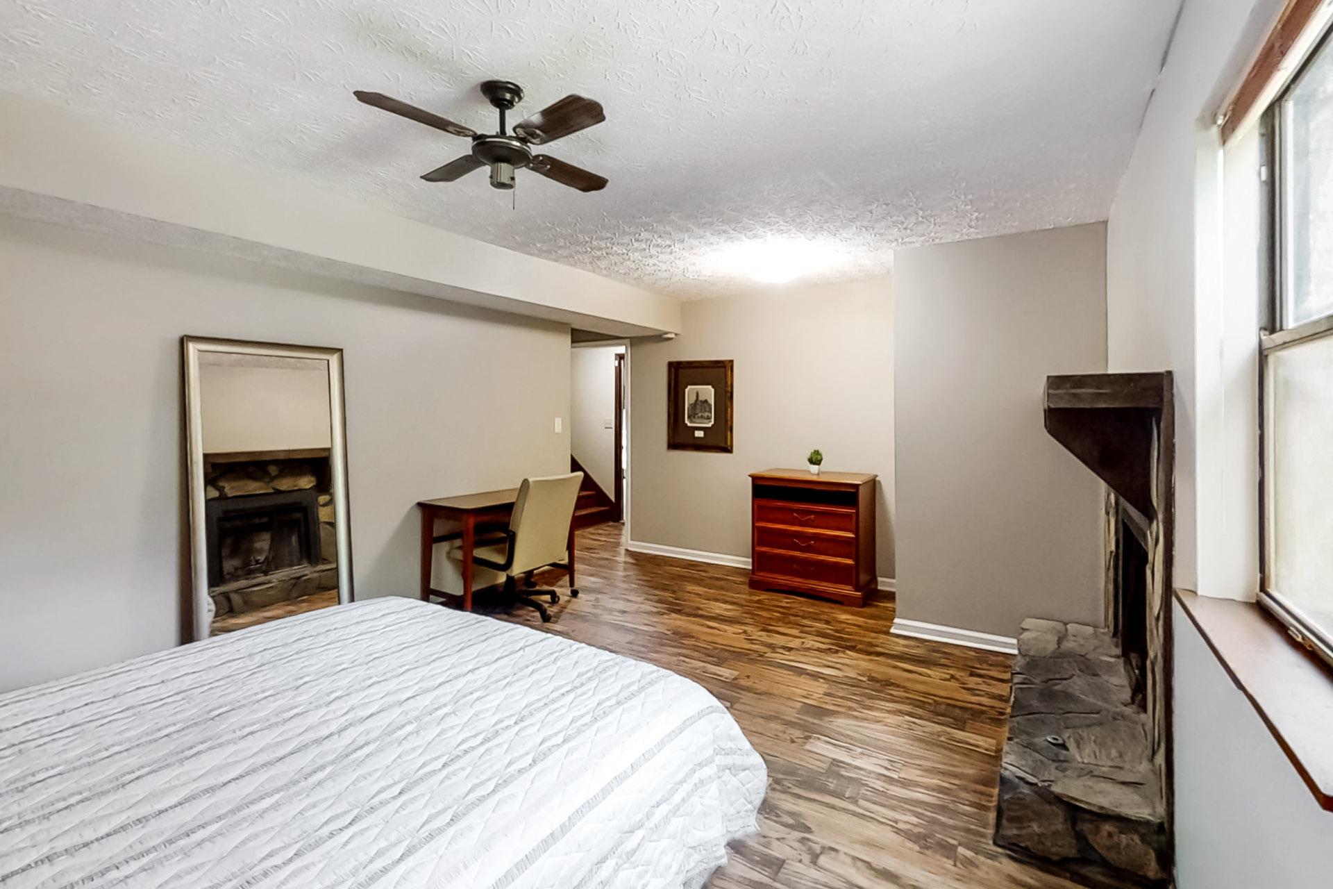 bedroom, detected: ceiling fan, window blind, bed