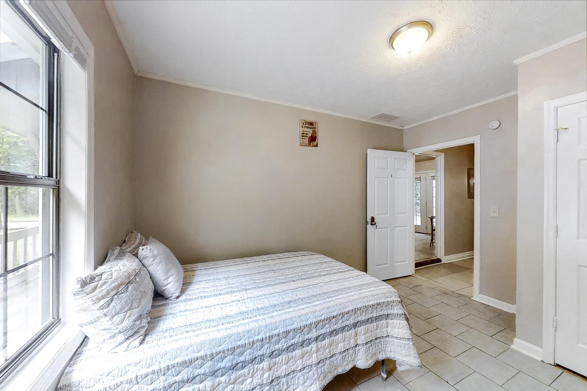 bedroom, detected: bed