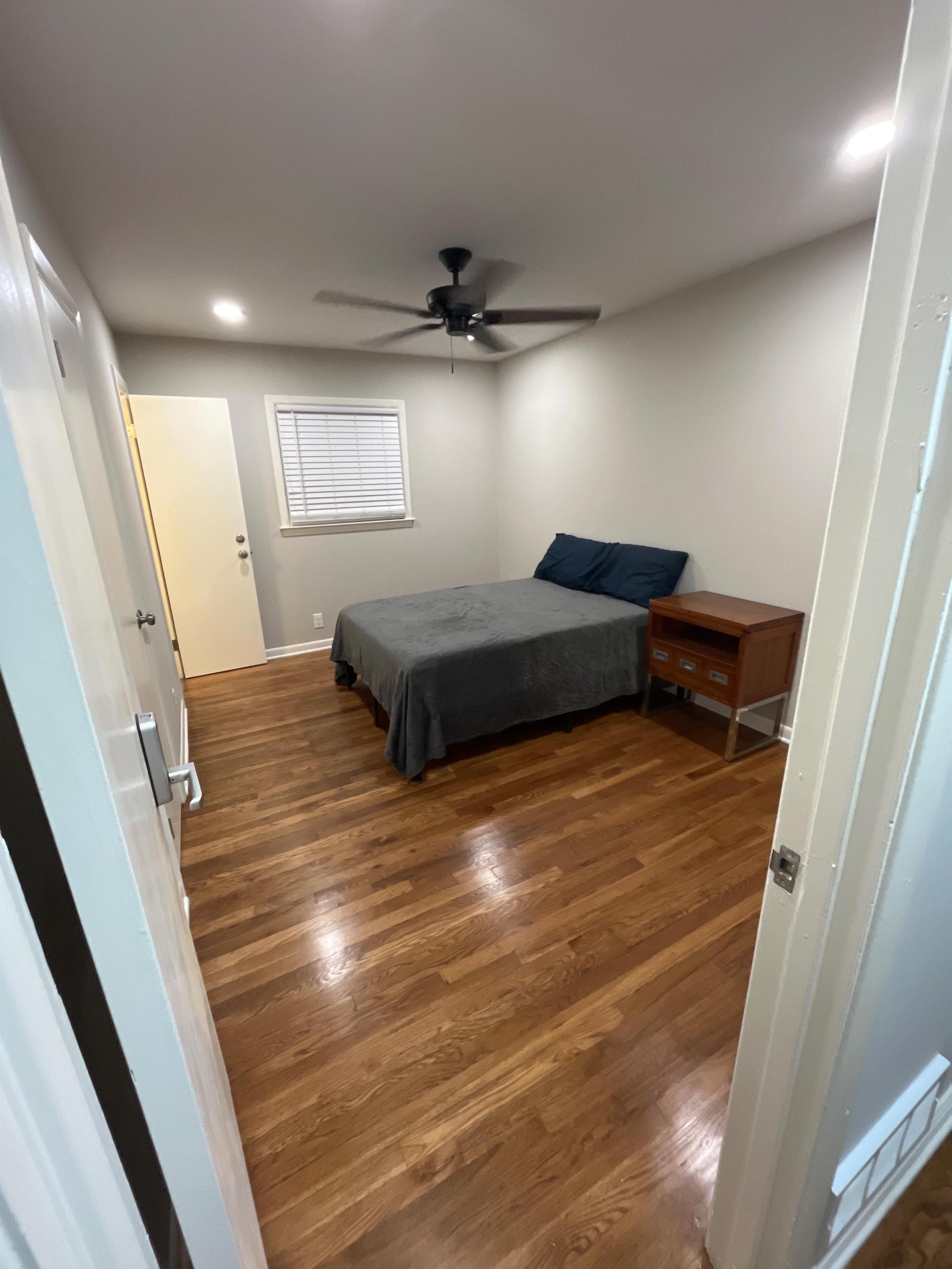 Bedroom 2
Ceiling Fan / Can Lighting