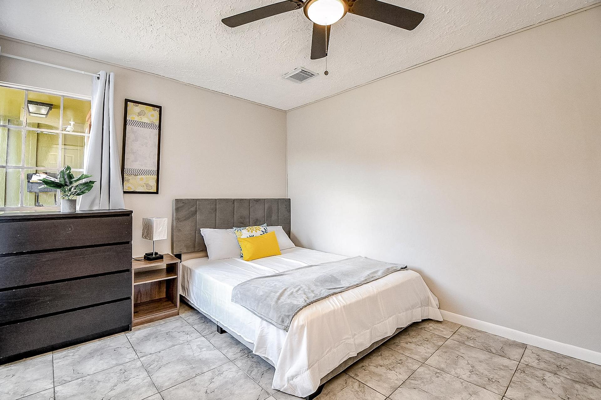 bedroom, detected: ceiling fan, bed