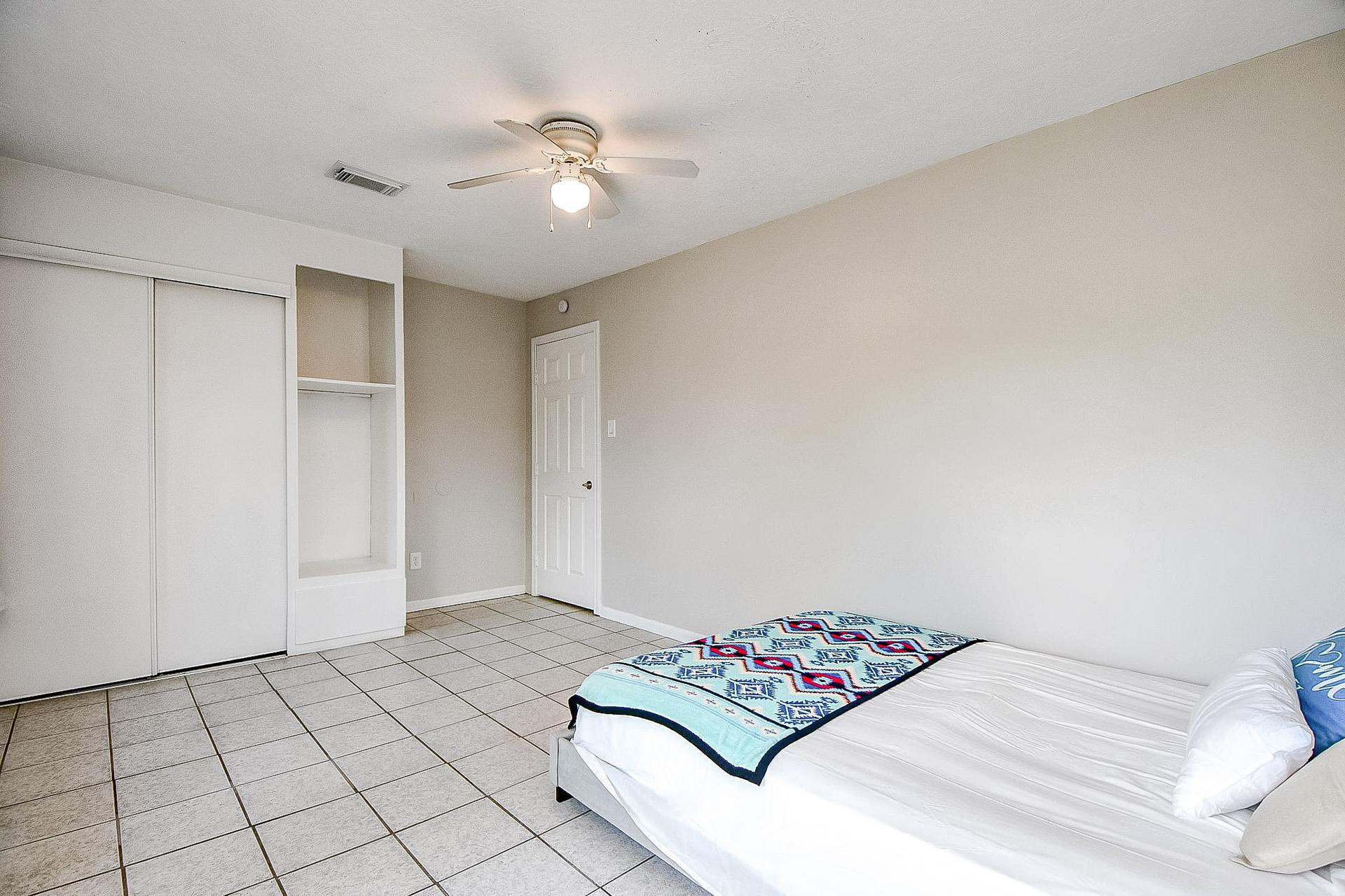 bedroom, detected: ceiling fan, bed