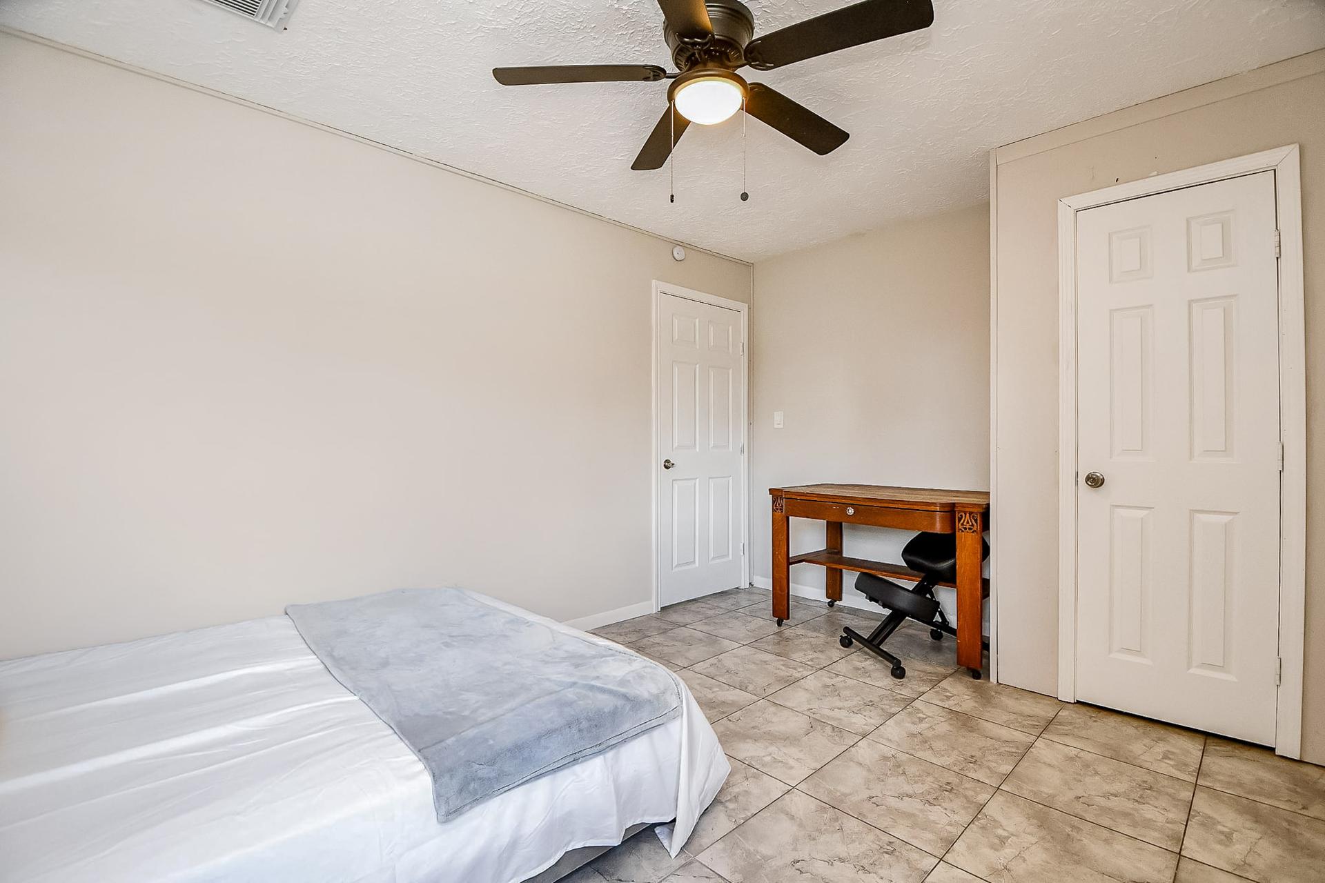 bedroom, detected: ceiling fan, bed, window blind