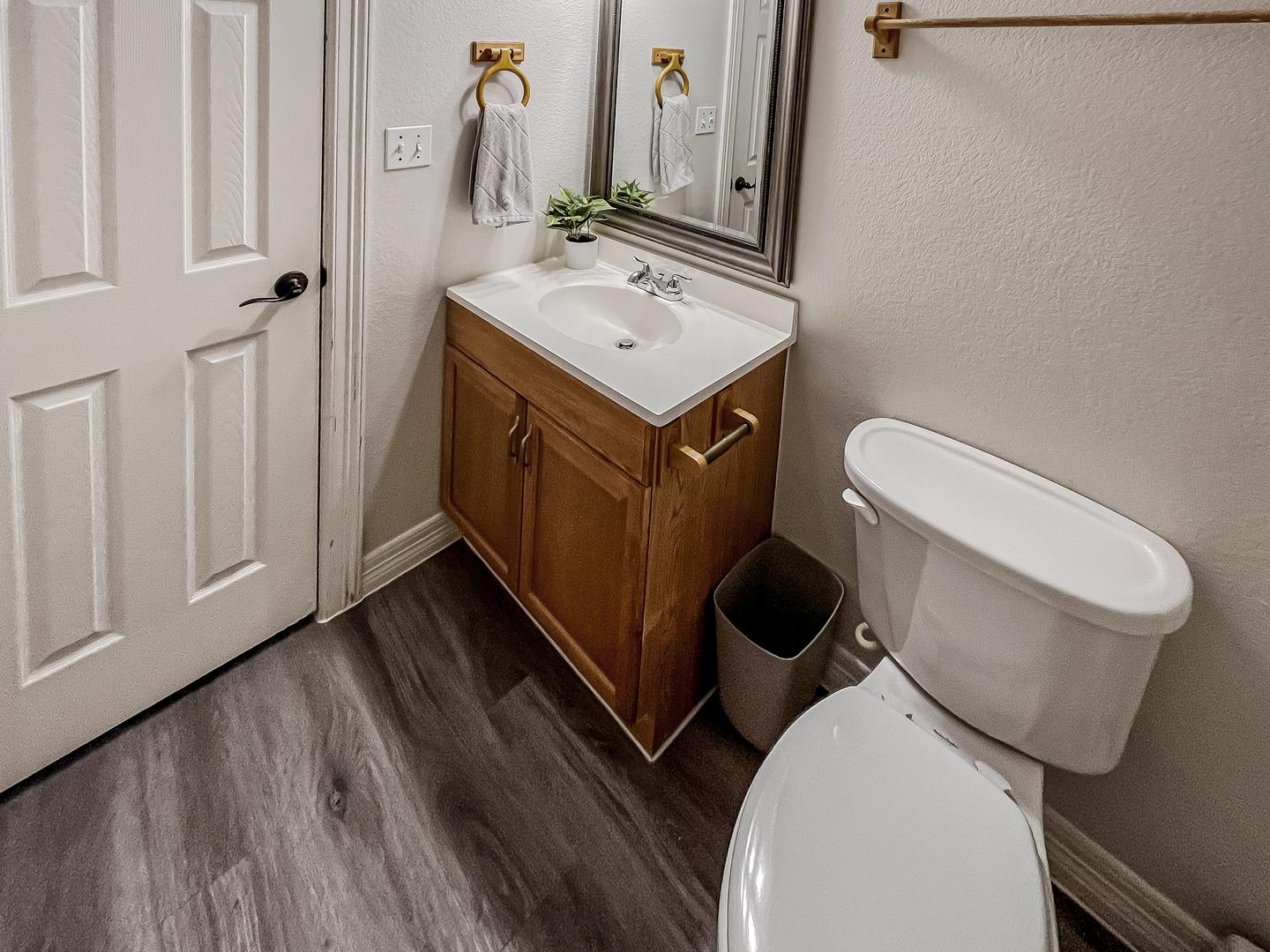 Bathroom(s)