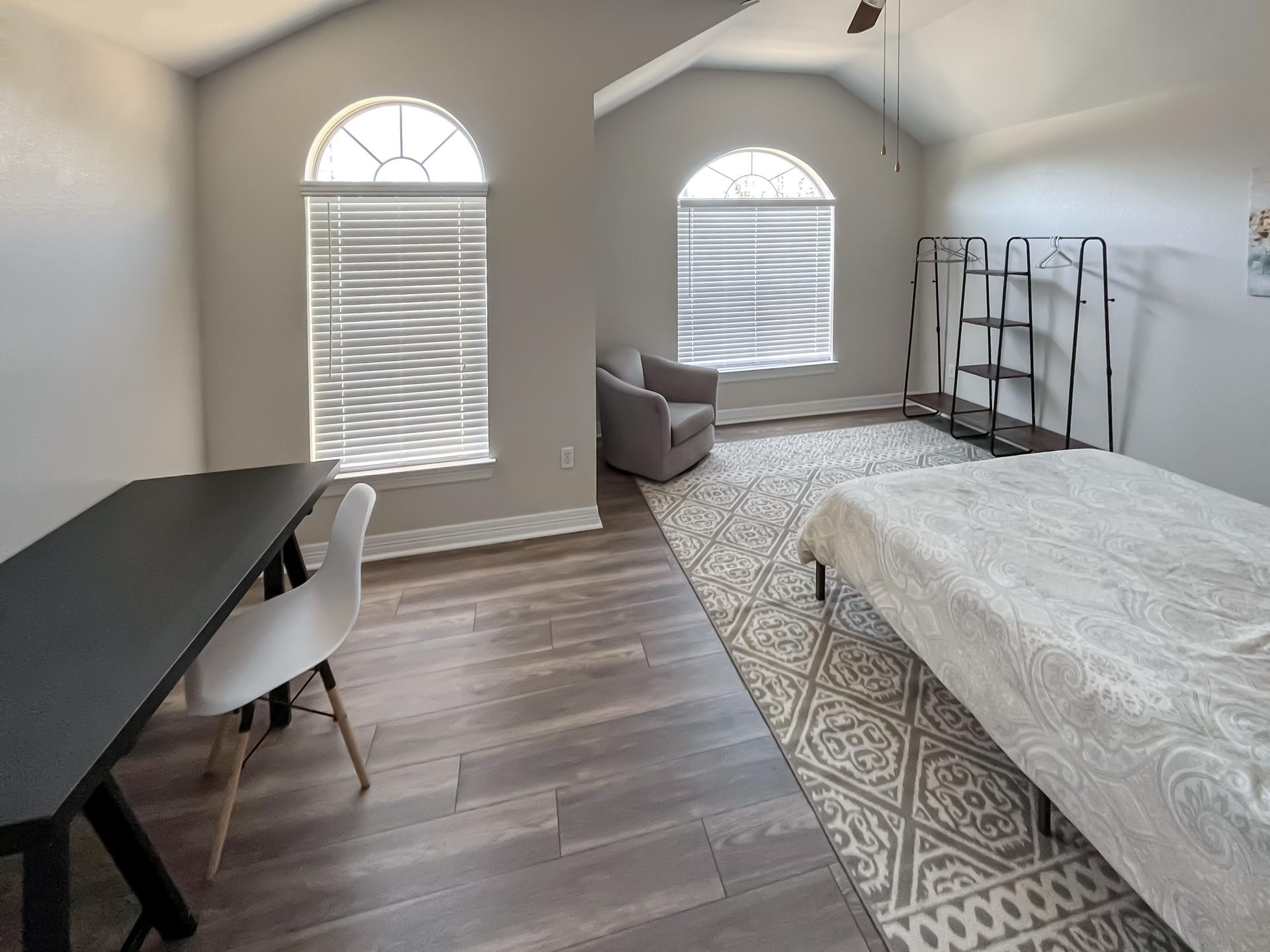 bedroom, detected:ceiling fan, window blind, bed